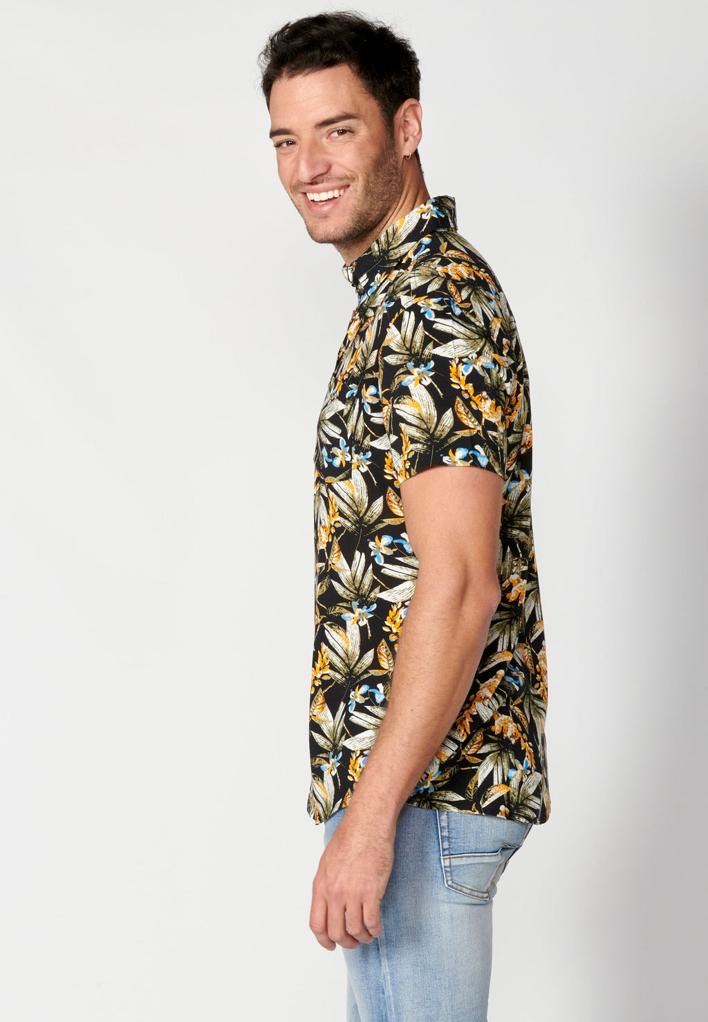 Camisa Hombre Manga Corta Estampado Tropical con Bolsillo Viscosa – Koroshi 2311CC37