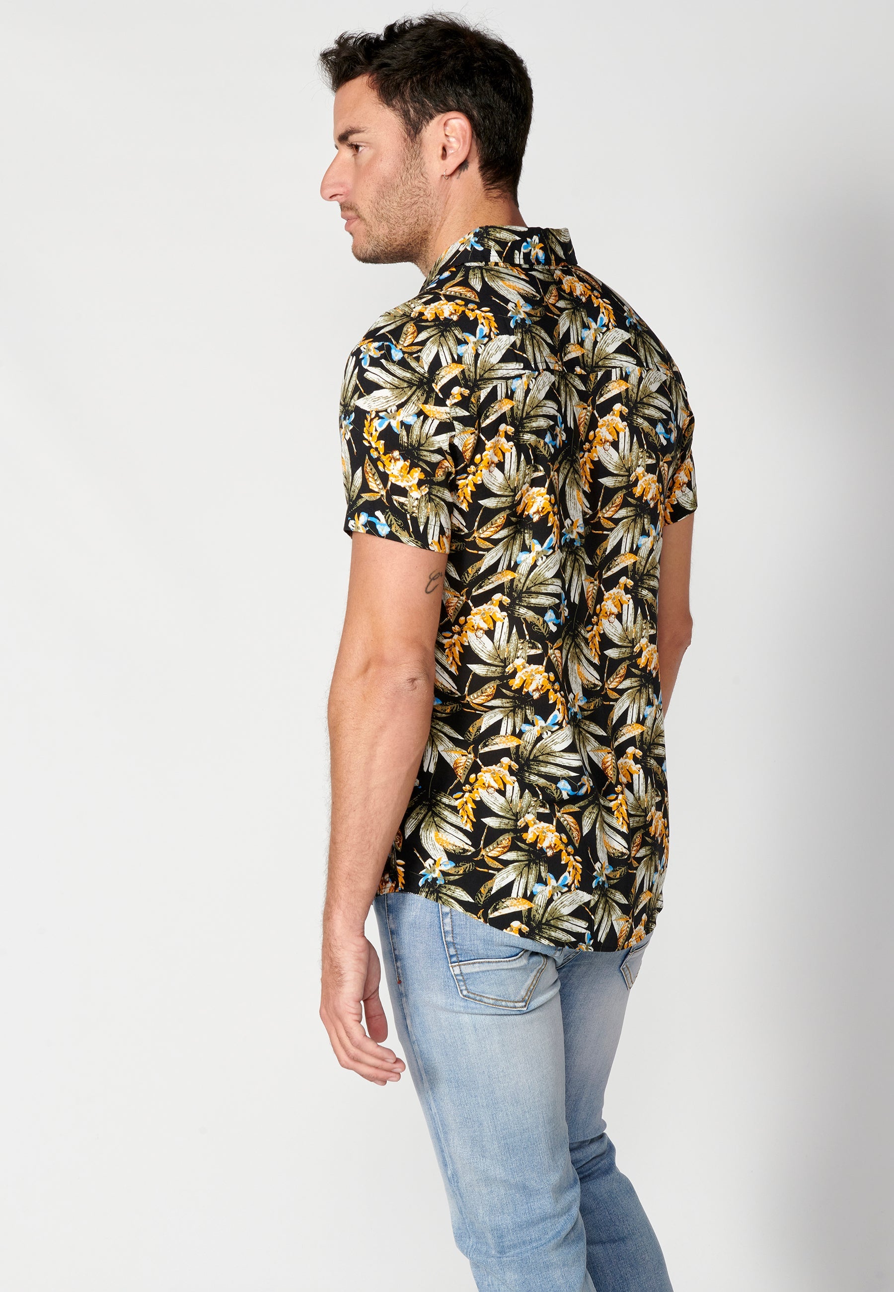 Camisa Hombre Manga Corta Estampado Tropical con Bolsillo Viscosa – Koroshi 2311CC37