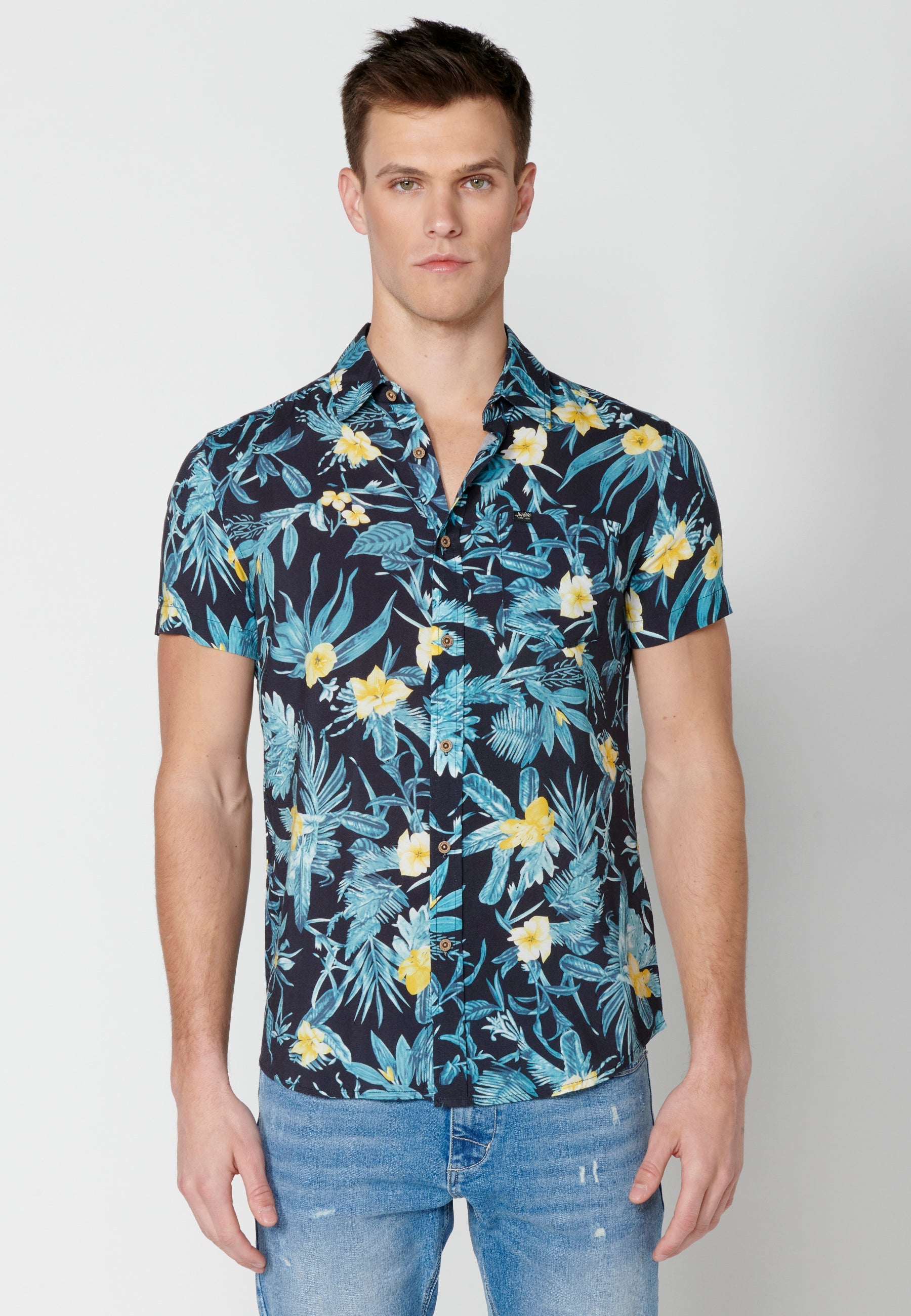 Camisa Hombre Manga Corta Estampado Tropical con Bolsillo Viscosa – Koroshi 2311CC37