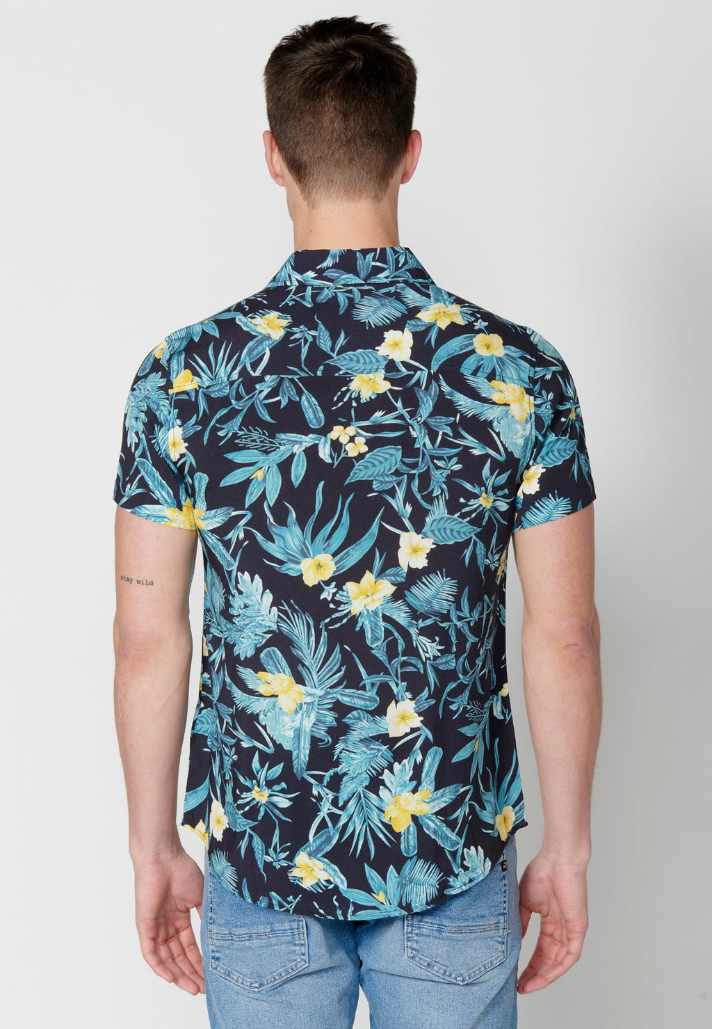 Camisa Hombre Manga Corta Estampado Tropical con Bolsillo Viscosa – Koroshi 2311CC37