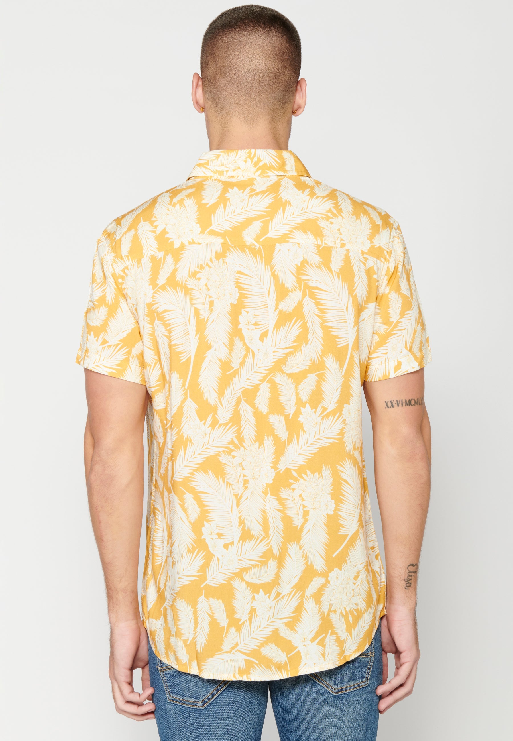 Camisa Hombre Manga Corta Estampado Tropical con Bolsillo Viscosa – Koroshi 2311CC37
