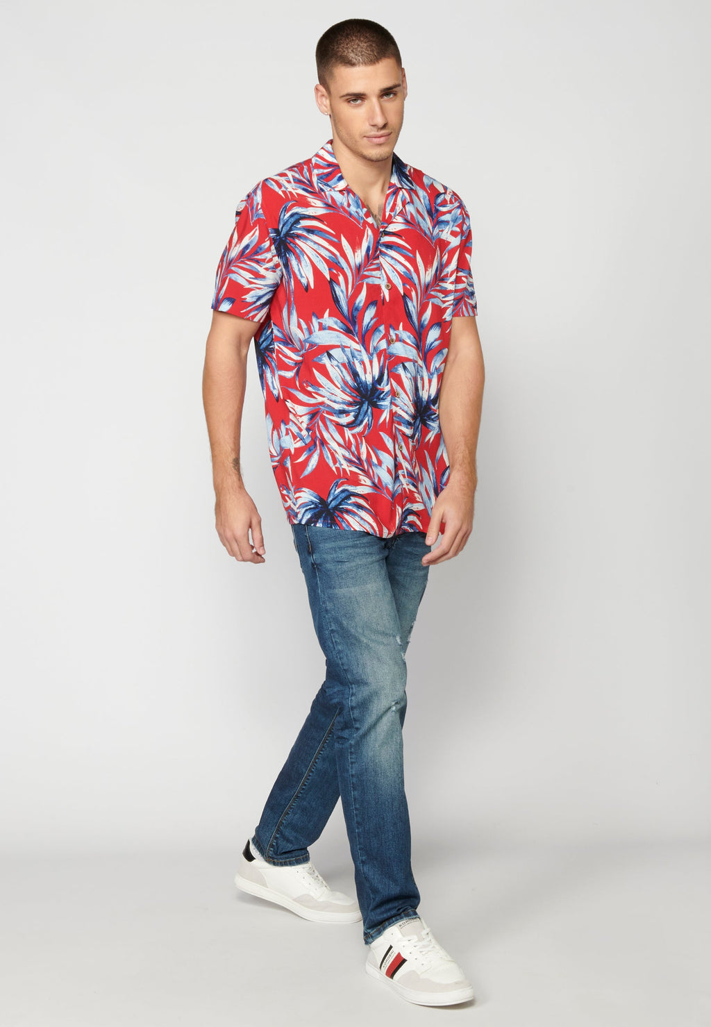 Camisa Hombre Manga Corta Cuello Cubano Estampado Hawaiano Viscosa – Koroshi 2311CC38