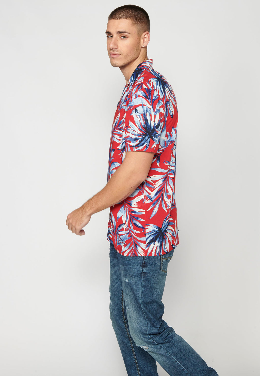 Camisa Hombre Manga Corta Cuello Cubano Estampado Hawaiano Viscosa – Koroshi 2311CC38