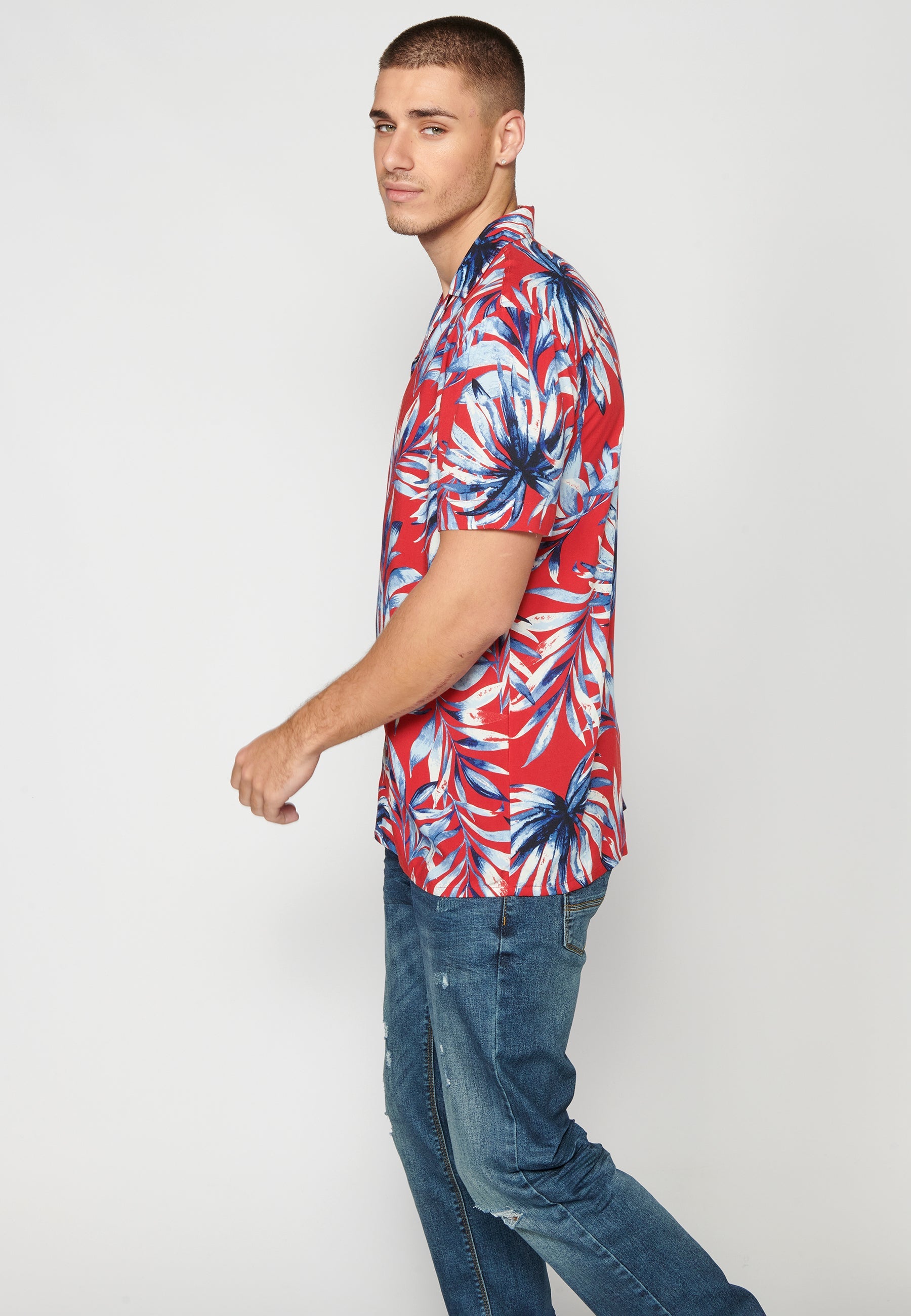 Camisa Hombre Manga Corta Cuello Cubano Estampado Hawaiano Viscosa – Koroshi 2311CC38