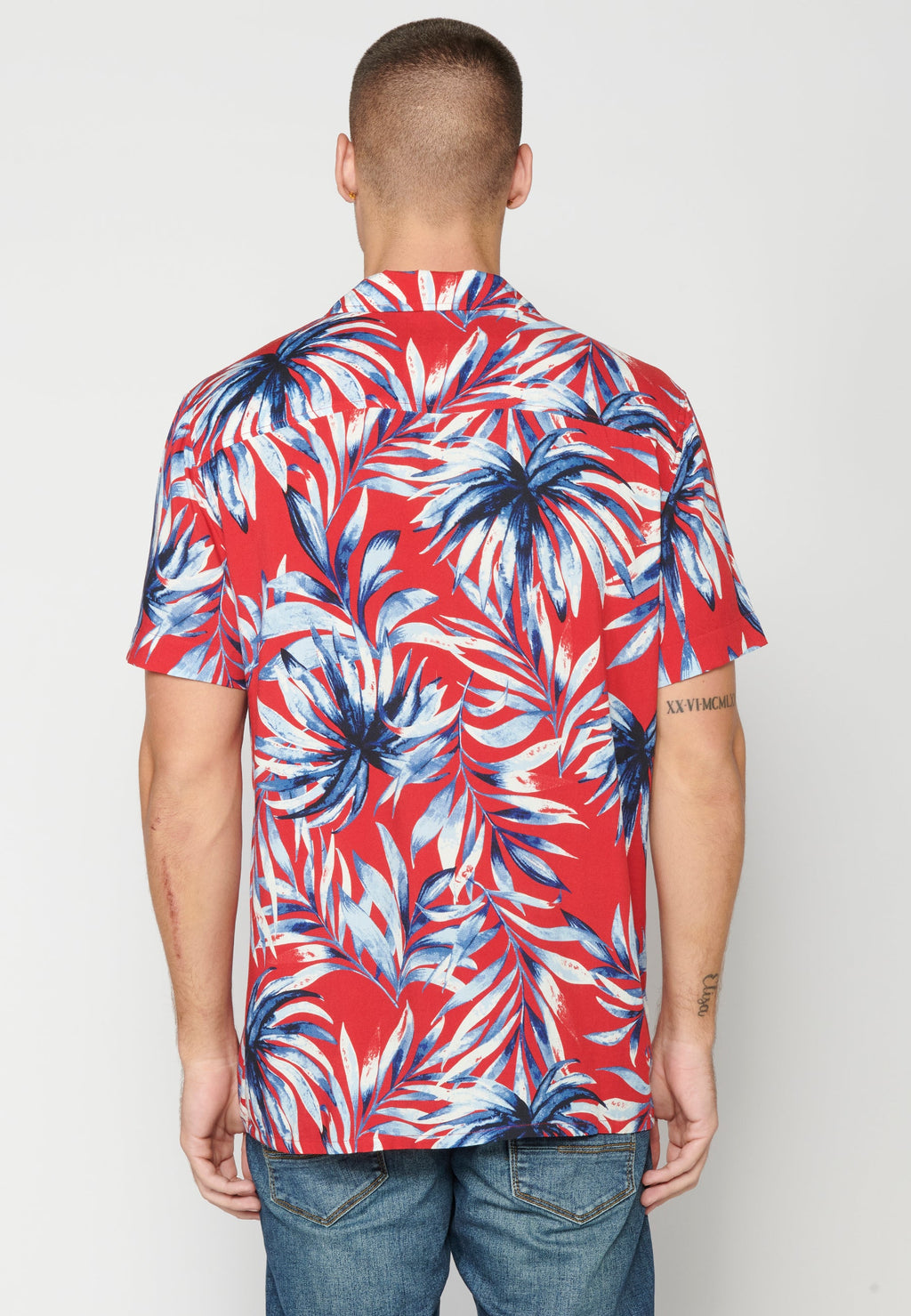 Camisa Hombre Manga Corta Cuello Cubano Estampado Hawaiano Viscosa – Koroshi 2311CC38