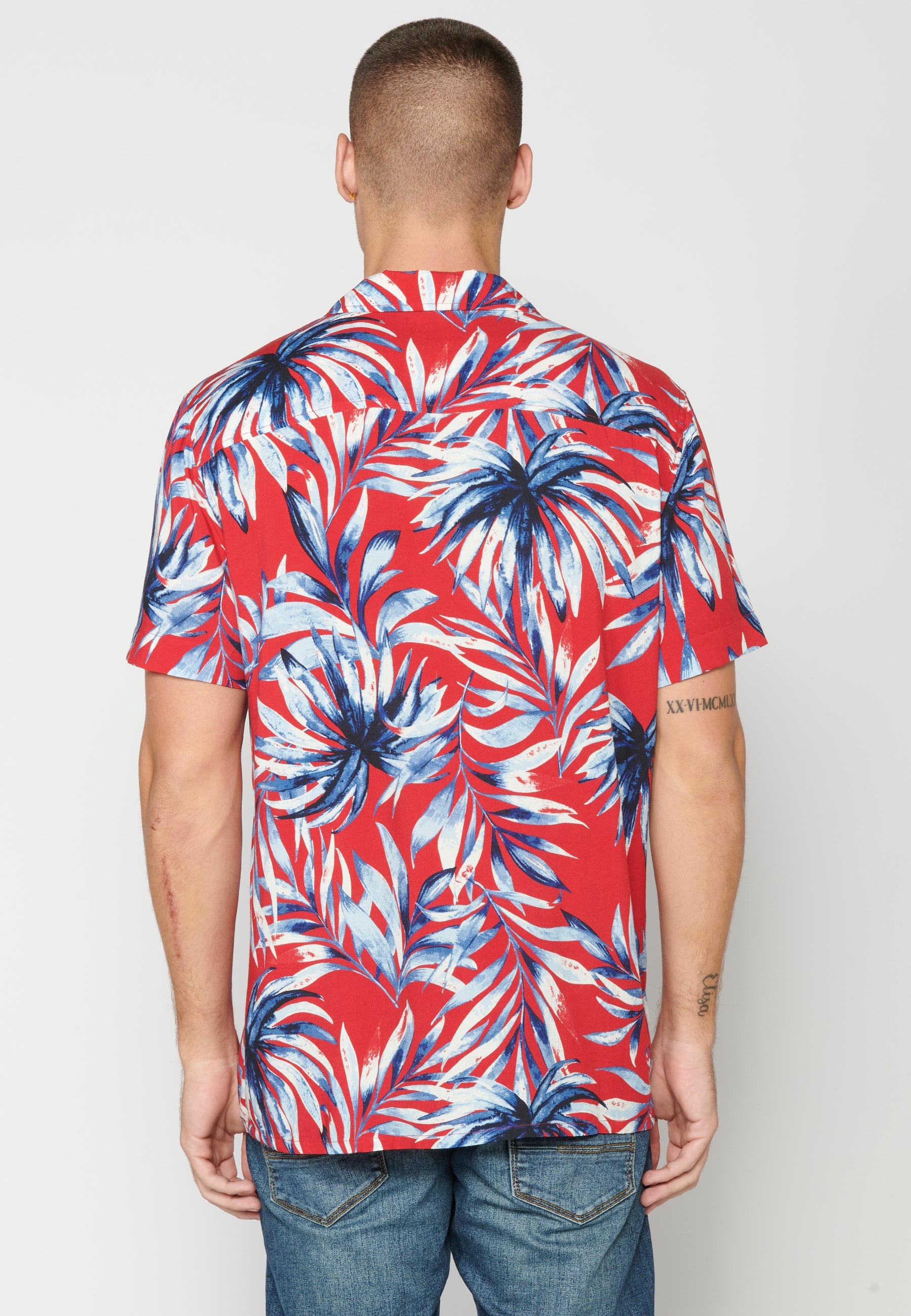 Camisa Hombre Manga Corta Cuello Cubano Estampado Hawaiano Viscosa – Koroshi 2311CC38