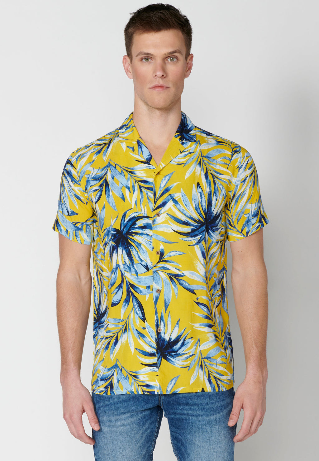 Camisa Hombre Manga Corta Cuello Cubano Estampado Hawaiano Viscosa – Koroshi 2311CC38