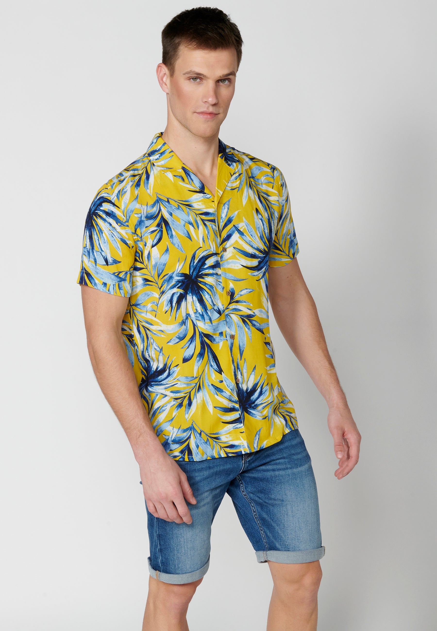 Camisa Hombre Manga Corta Cuello Cubano Estampado Hawaiano Viscosa – Koroshi 2311CC38
