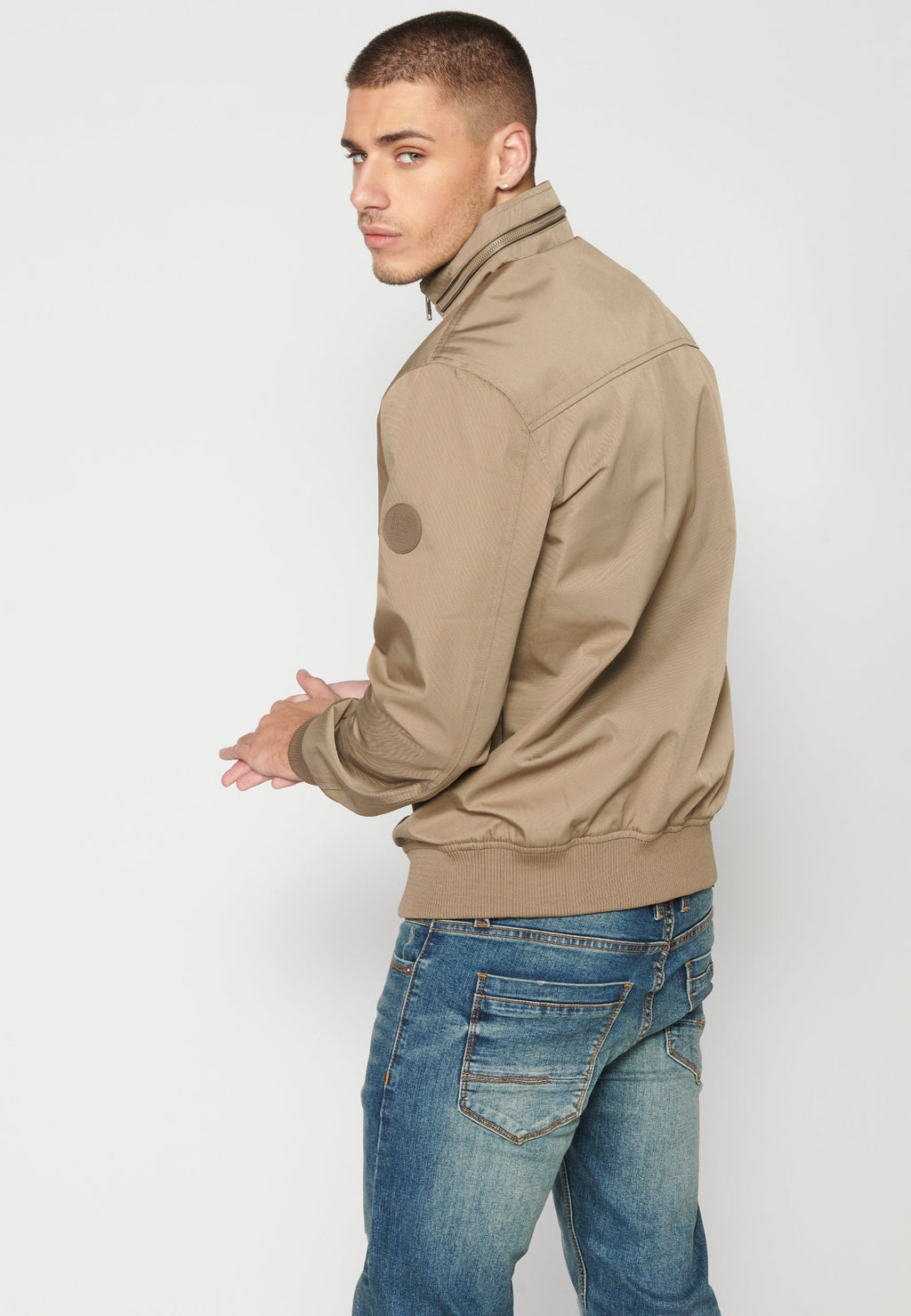 Chaqueta Bomber Hombre Cuello Alto y Cremallera – Koroshi Beige