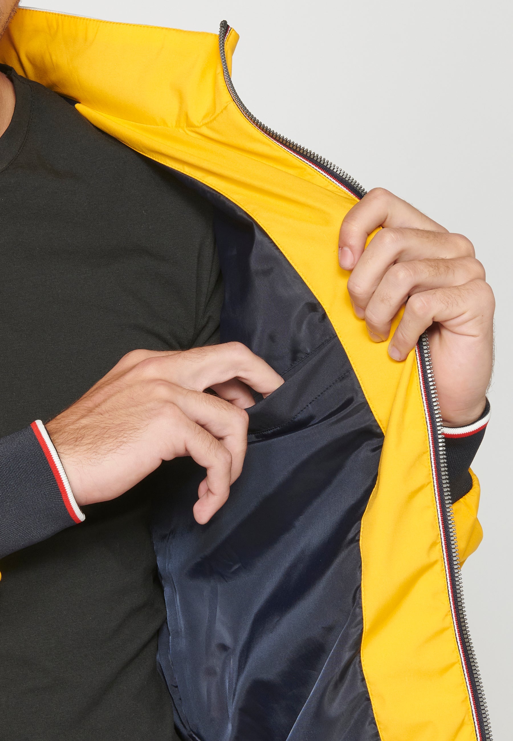 Chaqueta Bomber Hombre Cuello Rib y Cremallera – Koroshi 2311JA16