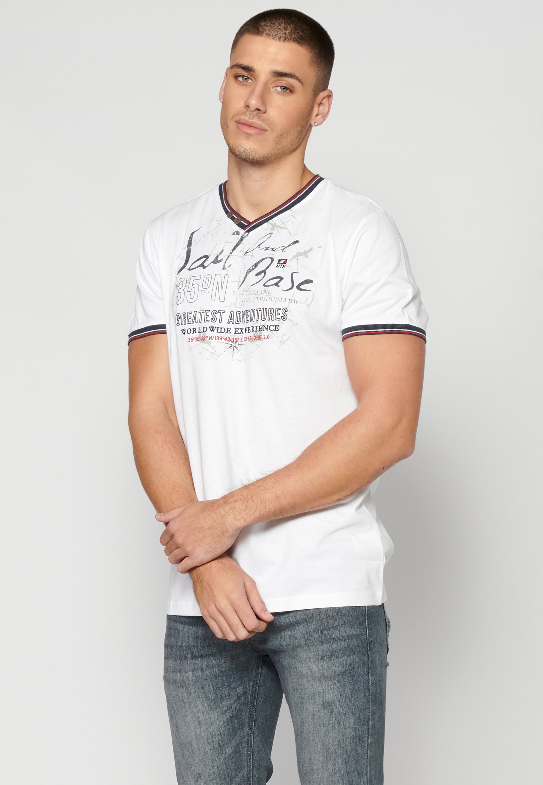 Camiseta Hombre Manga Corta Cuello Pico Estampada – Koroshi 2311MC04