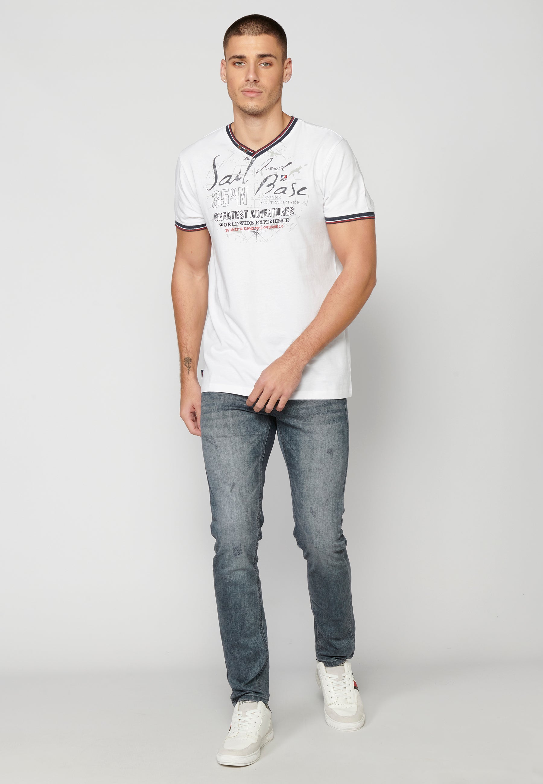 Camiseta Hombre Manga Corta Cuello Pico Estampada – Koroshi 2311MC04