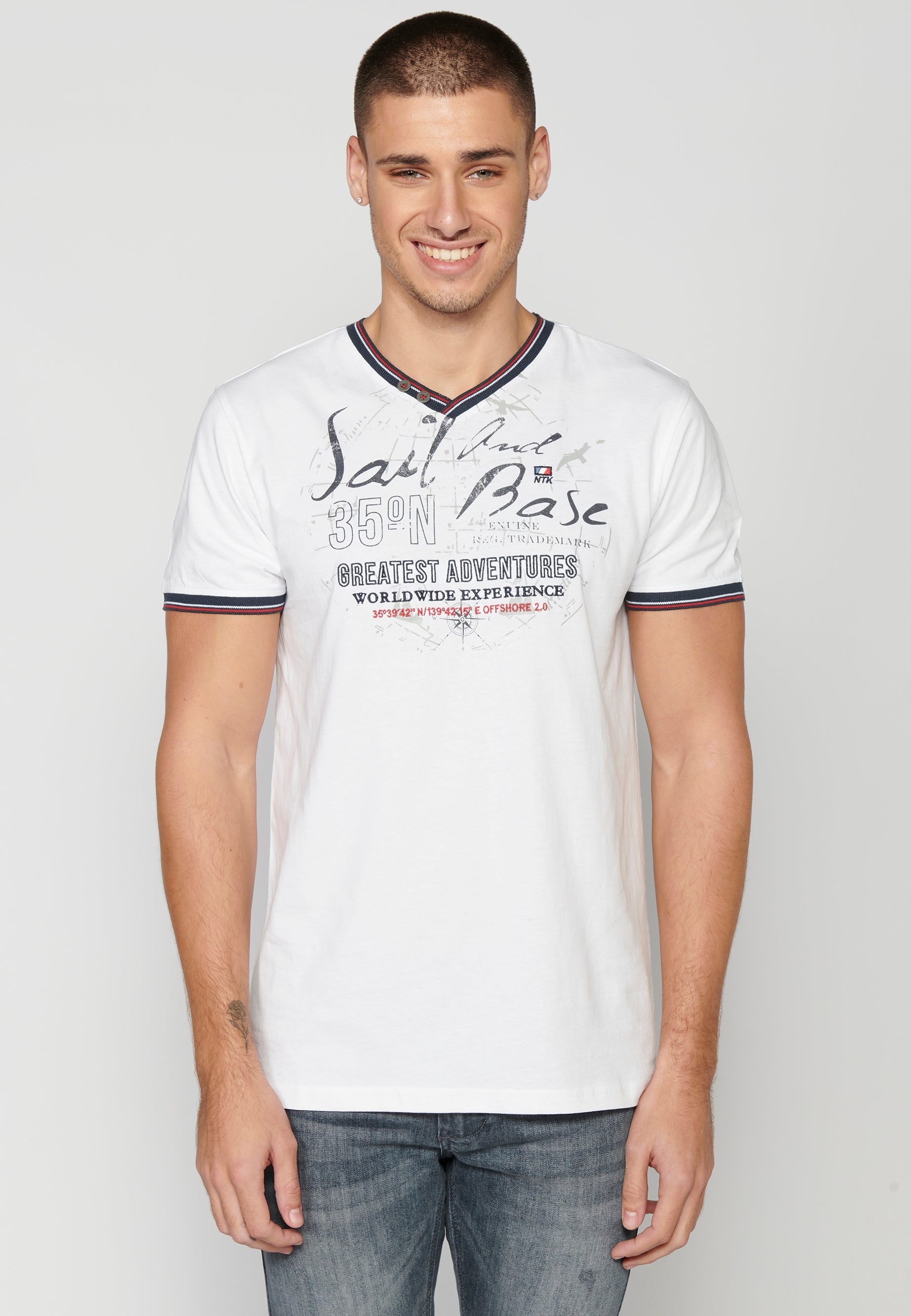 Camiseta Hombre Manga Corta Cuello Pico Estampada – Koroshi 2311MC04