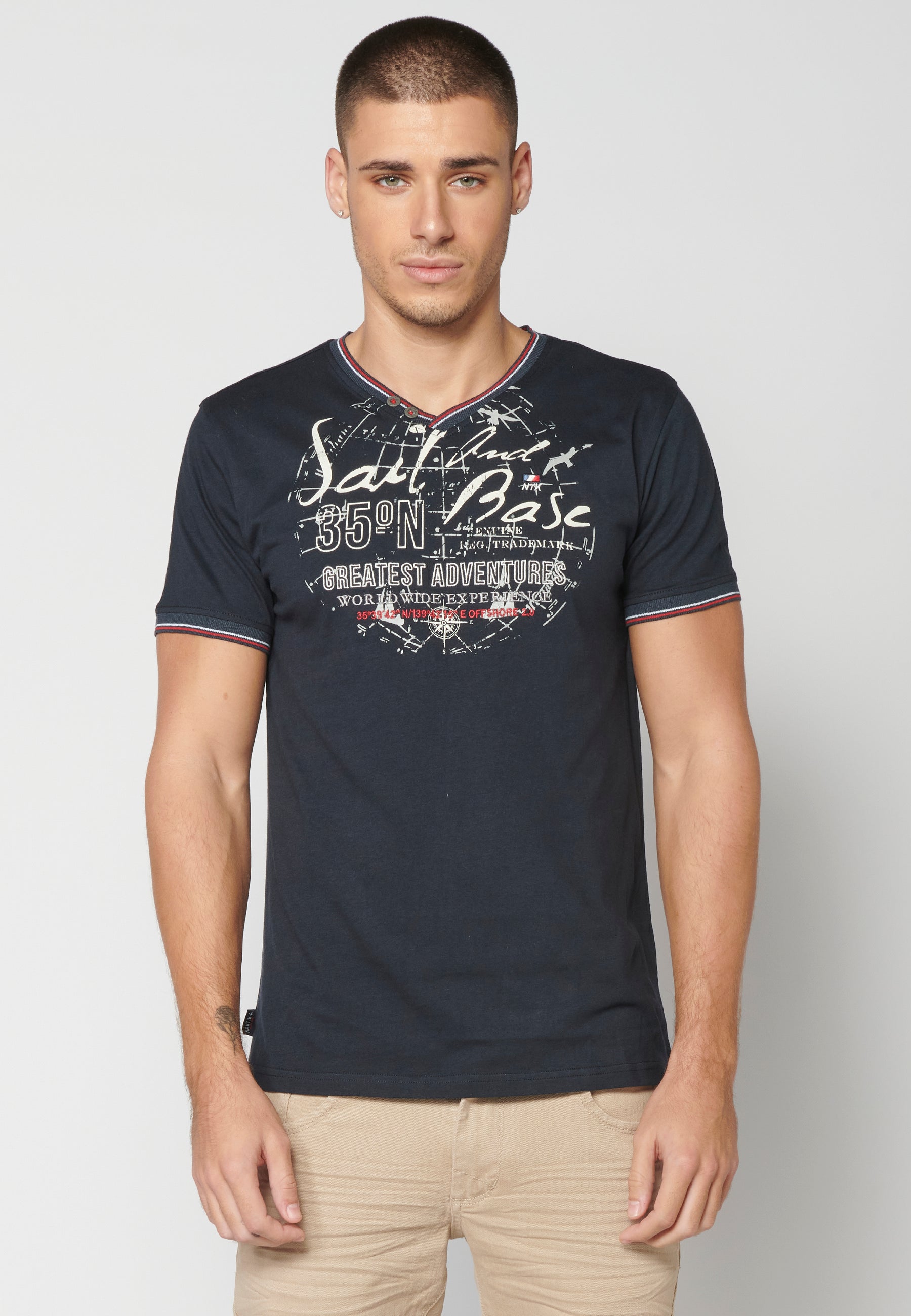 Camiseta Hombre Manga Corta Cuello Pico Estampada – Koroshi 2311MC04
