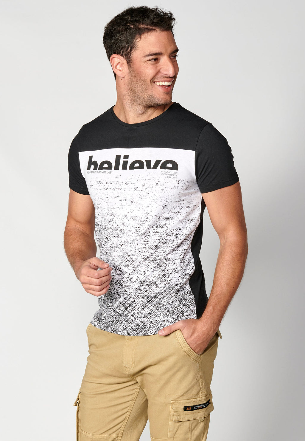 Camiseta Hombre Manga Corta Cuello Redondo con Texto – Koroshi 2311MC08