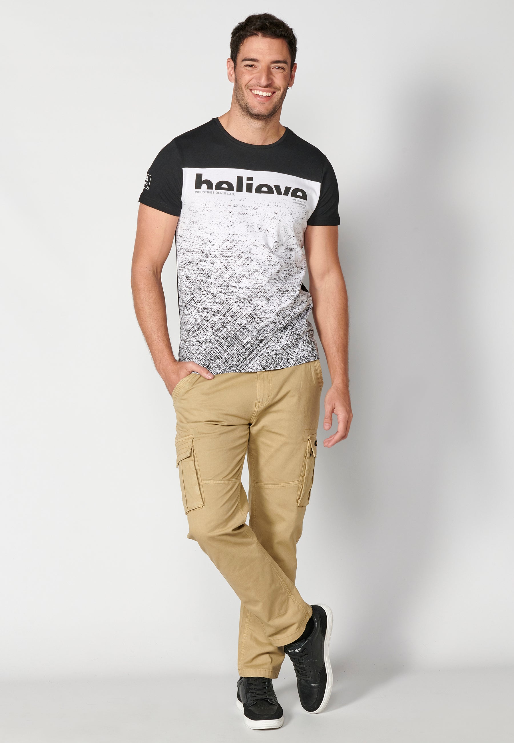 Camiseta Hombre Manga Corta Cuello Redondo con Texto – Koroshi 2311MC08
