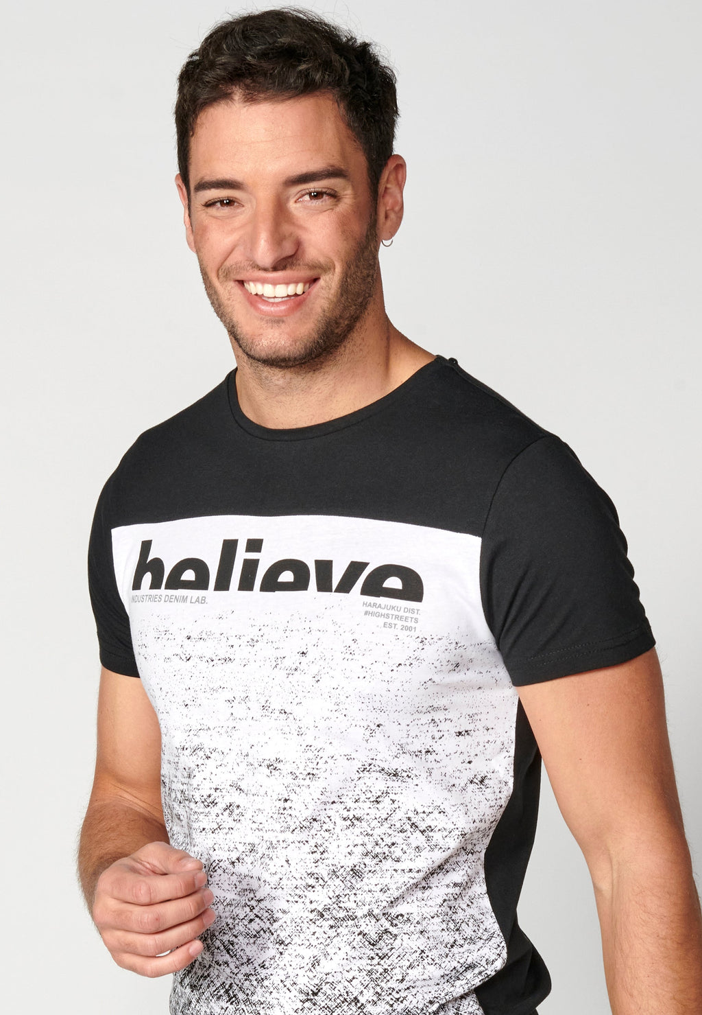 Camiseta Hombre Manga Corta Cuello Redondo con Texto – Koroshi 2311MC08