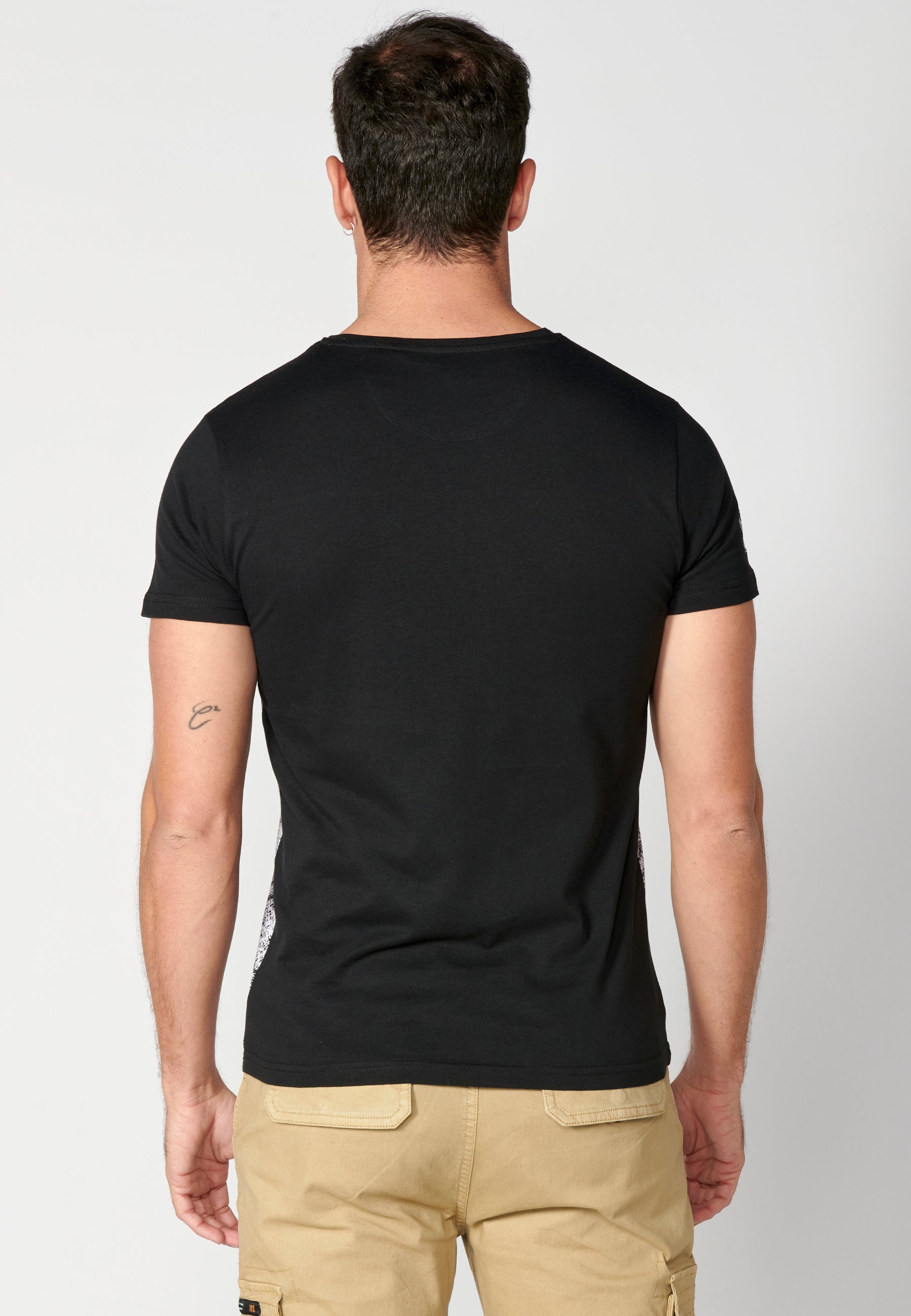 Camiseta Hombre Manga Corta Cuello Redondo con Texto – Koroshi 2311MC08