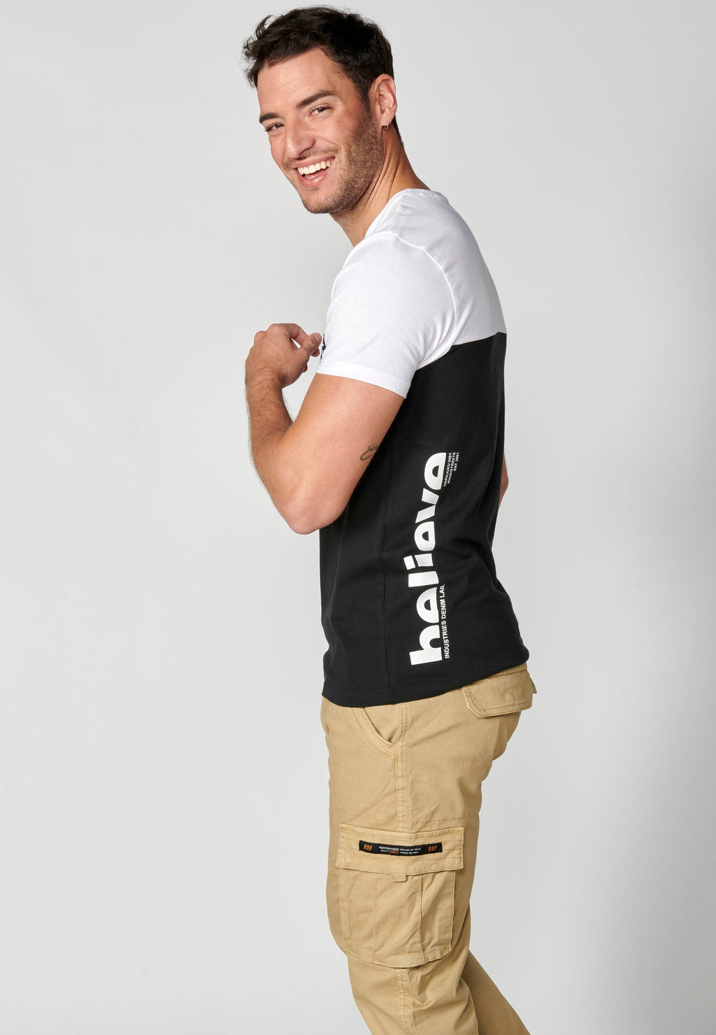 Camiseta Hombre Manga Corta Cuello Redondo Color Block – Koroshi 2311MC20
