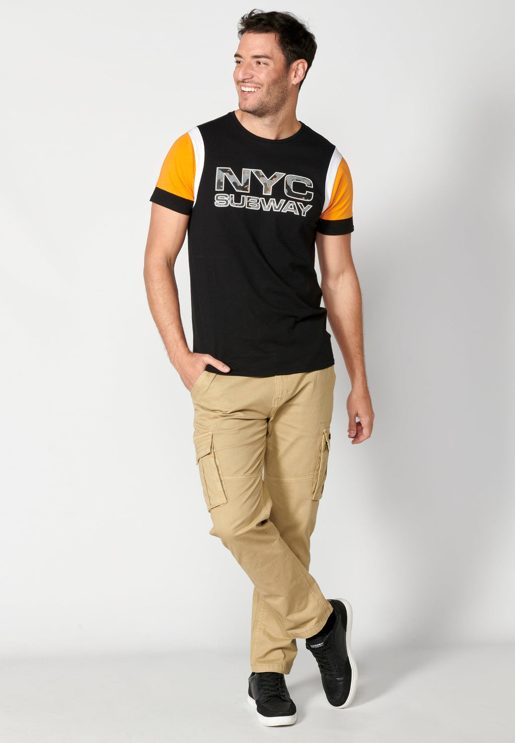 Camiseta Hombre Manga Corta Cuello Redondo Estampada – Koroshi Negro