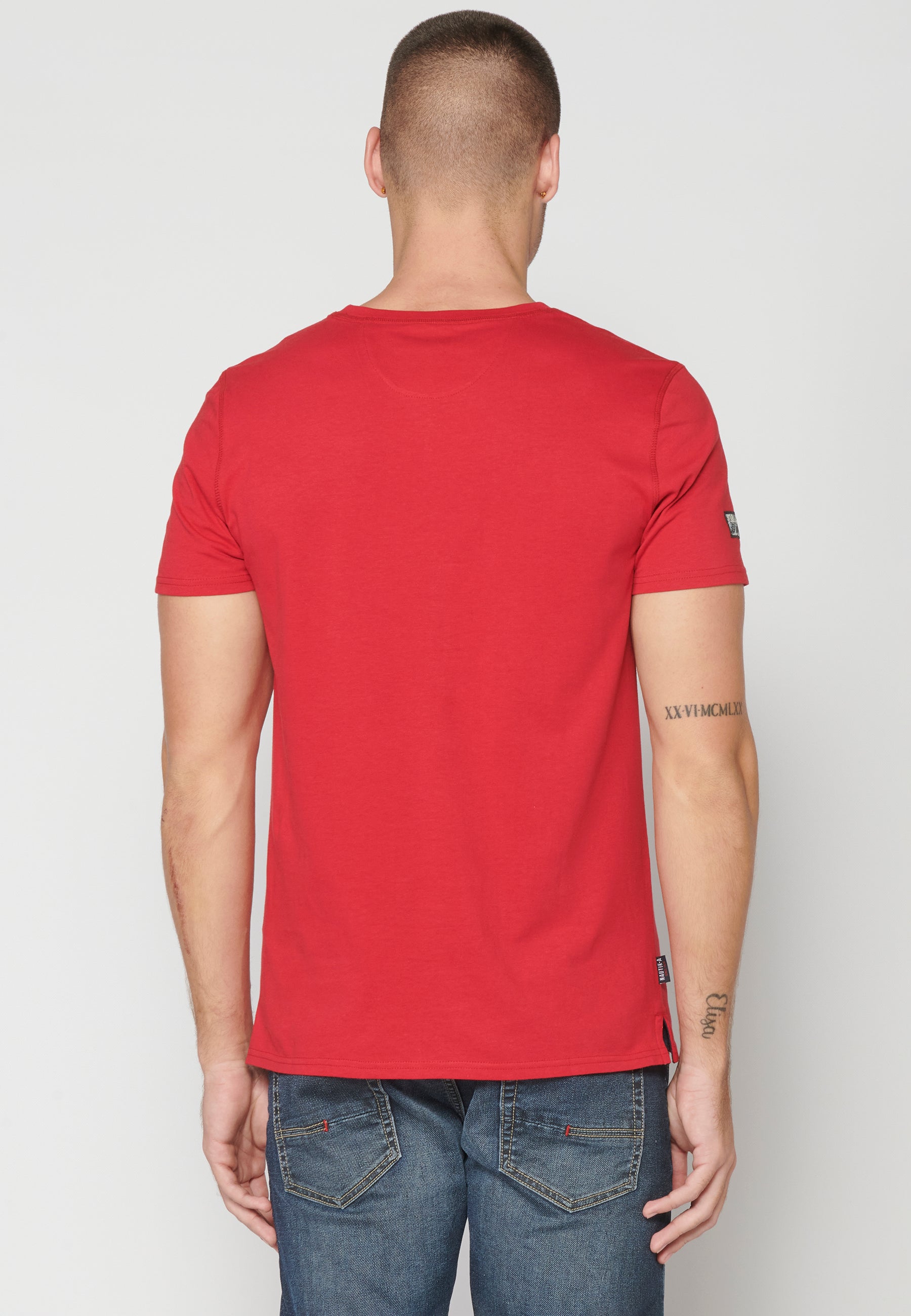 Camiseta Hombre Manga Corta Cuello con Abertura Estampada – Koroshi 2311MC22