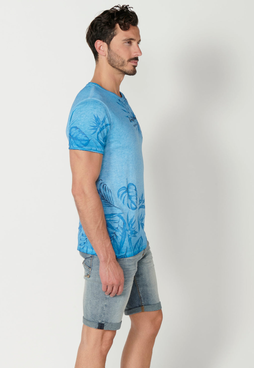 Camiseta Hombre Manga Corta Cuello Redondo Tropical – Koroshi Azul