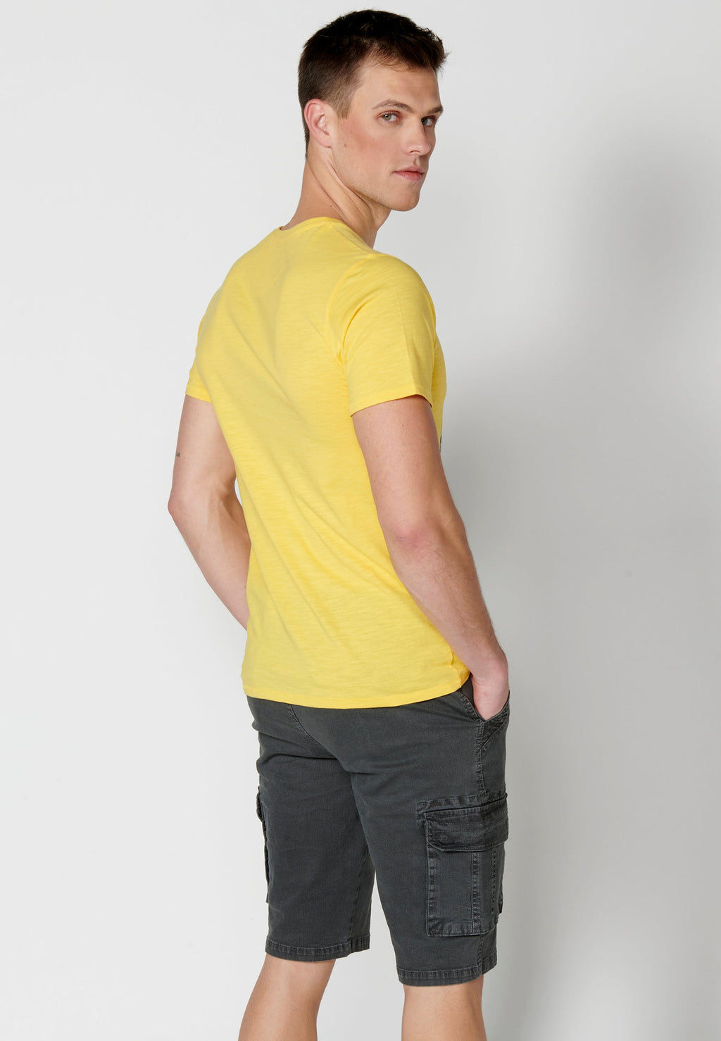 Camiseta Hombre Manga Corta Cuello Redondo Estampada – Koroshi 2311MC38