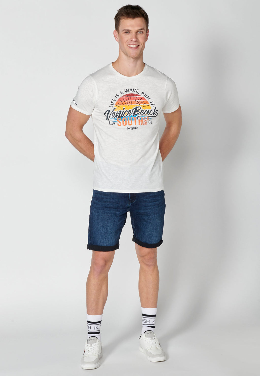 Camiseta Hombre Manga Corta Cuello Redondo Estampada – Koroshi 2311MC39