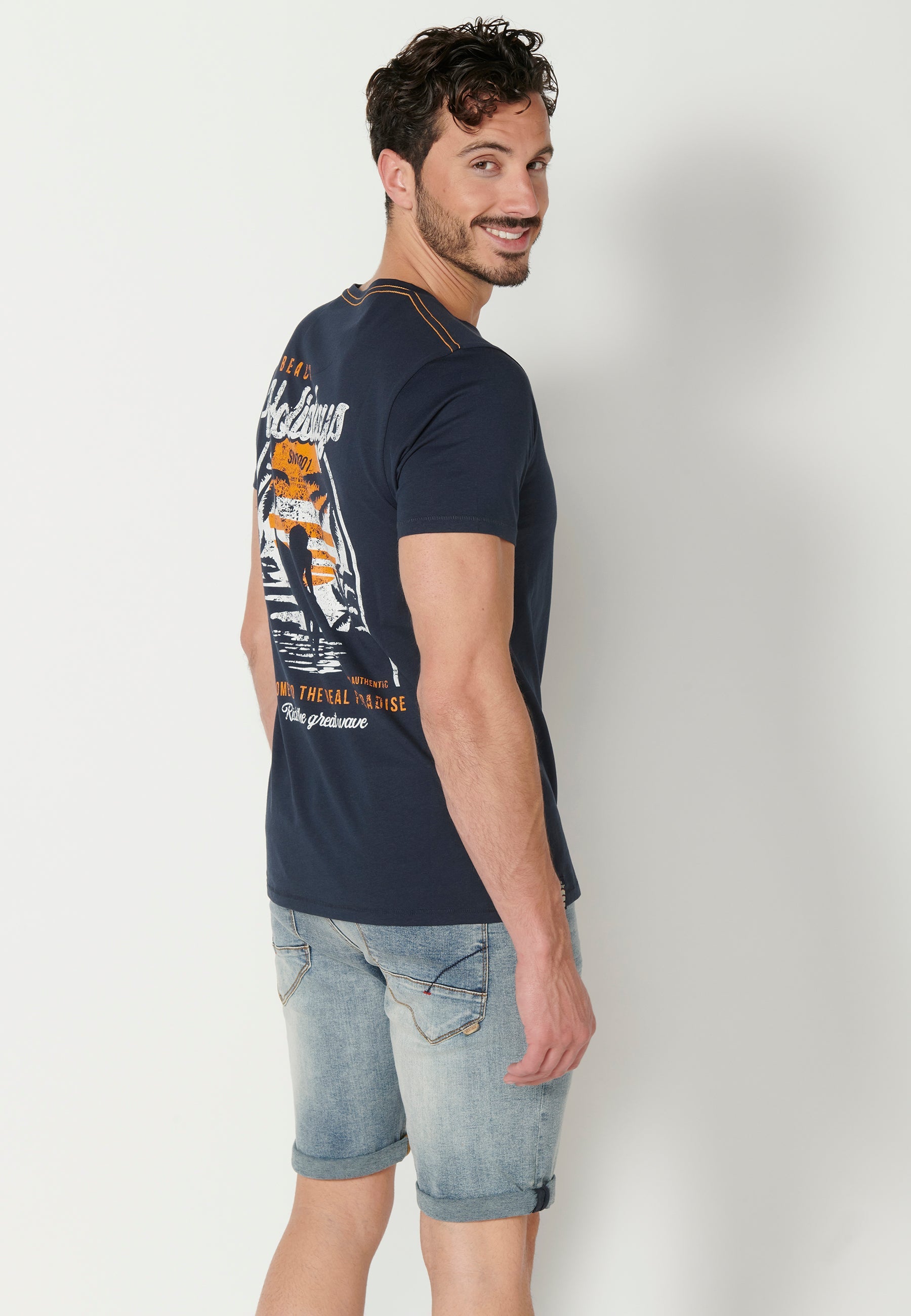 Camiseta Hombre Manga Corta Cuello Redondo Estampada Espalda – Koroshi Navy
