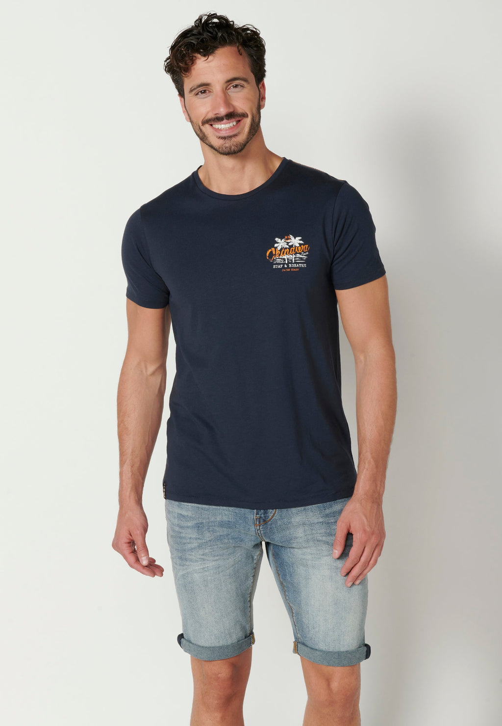 Camiseta Hombre Manga Corta Cuello Redondo Estampada Espalda – Koroshi Navy