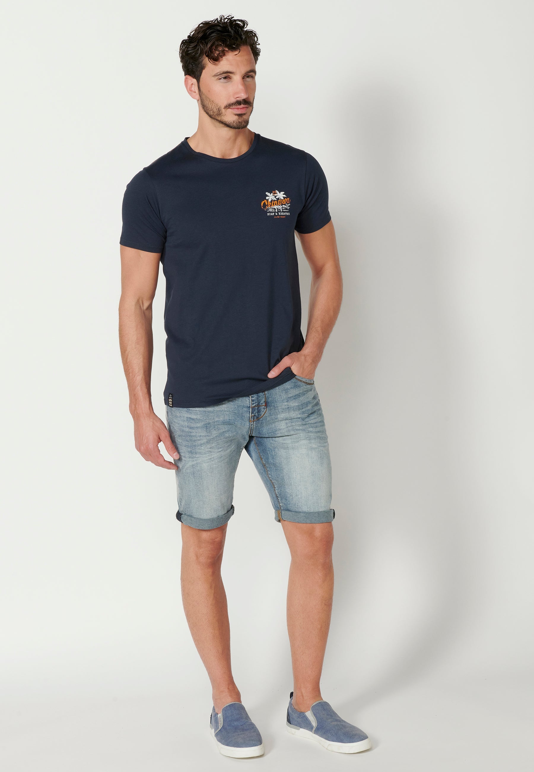 Camiseta Hombre Manga Corta Cuello Redondo Estampada Espalda – Koroshi Navy
