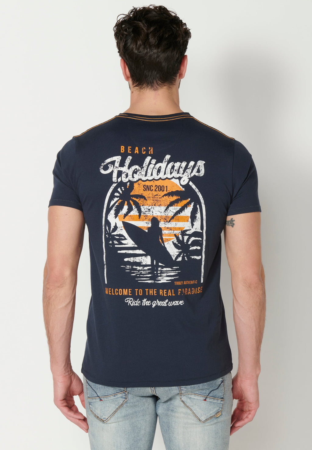 Camiseta Hombre Manga Corta Cuello Redondo Estampada Espalda – Koroshi Navy