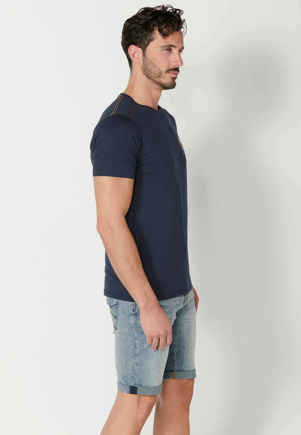 Camiseta Hombre Manga Corta Cuello Redondo Estampada Espalda – Koroshi Navy