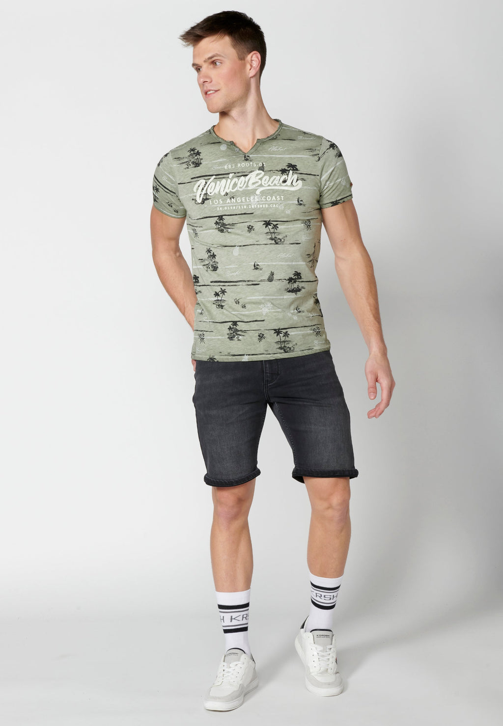Camiseta Hombre Manga Corta Cuello Redondo Estampado Tropical – Koroshi Kaki
