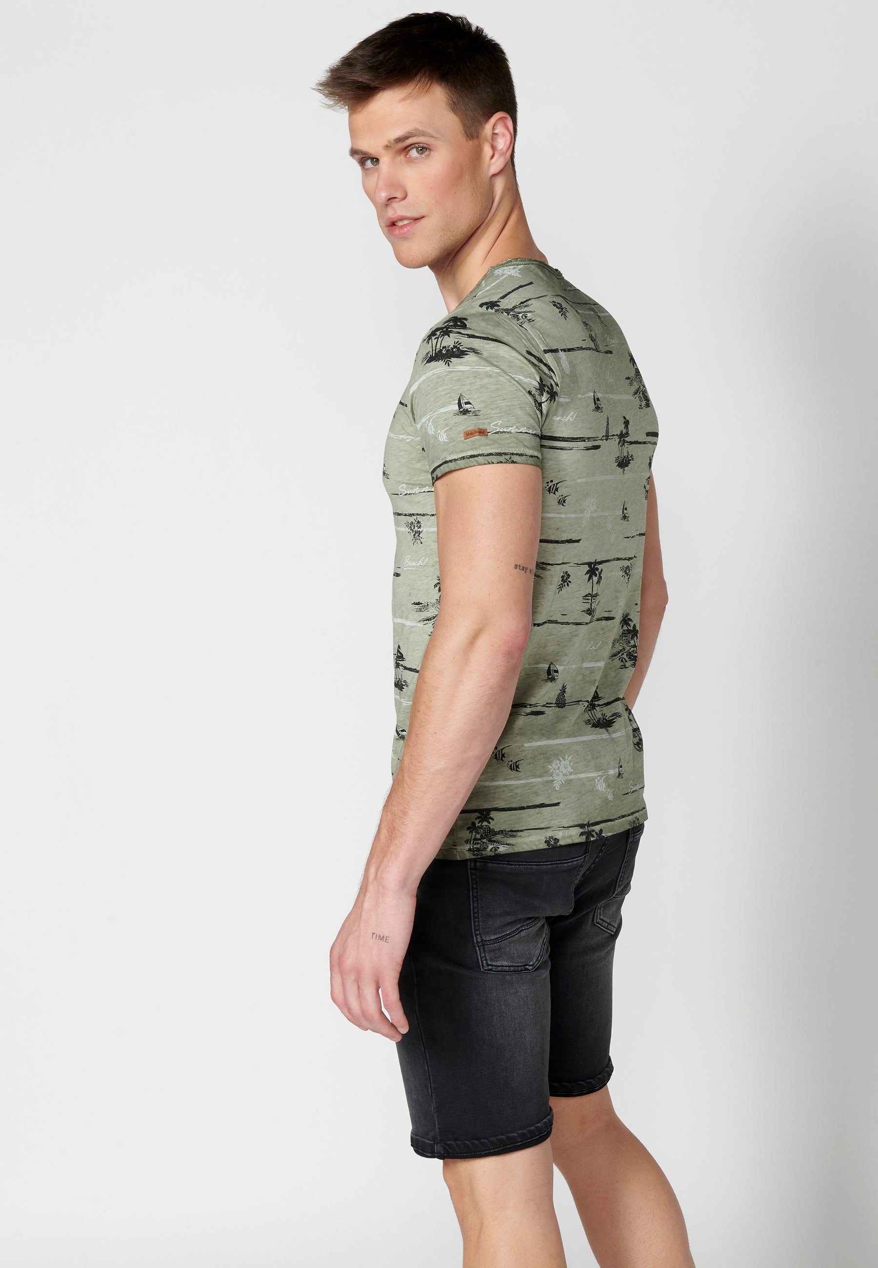 Camiseta Hombre Manga Corta Cuello Redondo Estampado Tropical – Koroshi Kaki