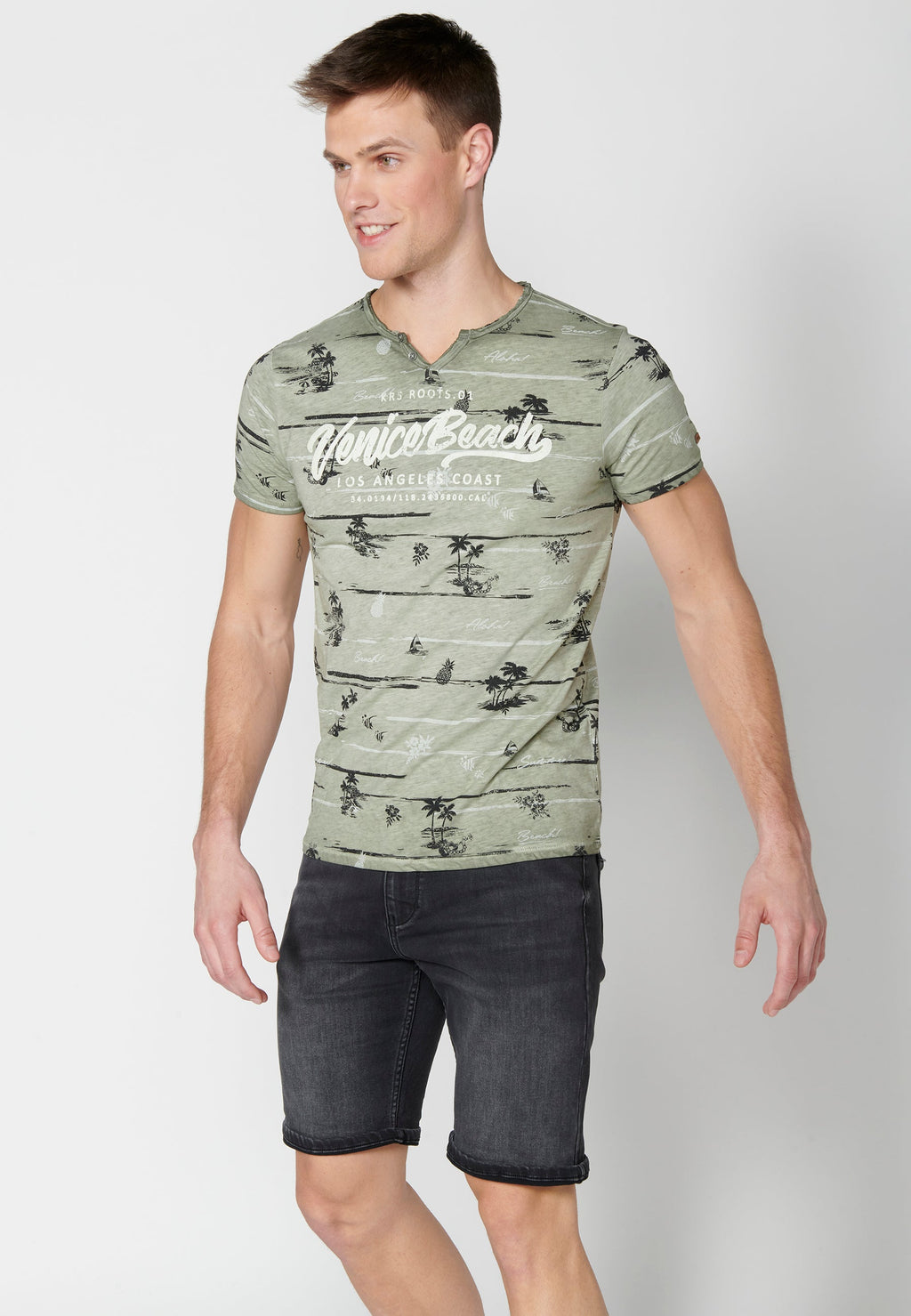Camiseta Hombre Manga Corta Cuello Redondo Estampado Tropical – Koroshi Kaki