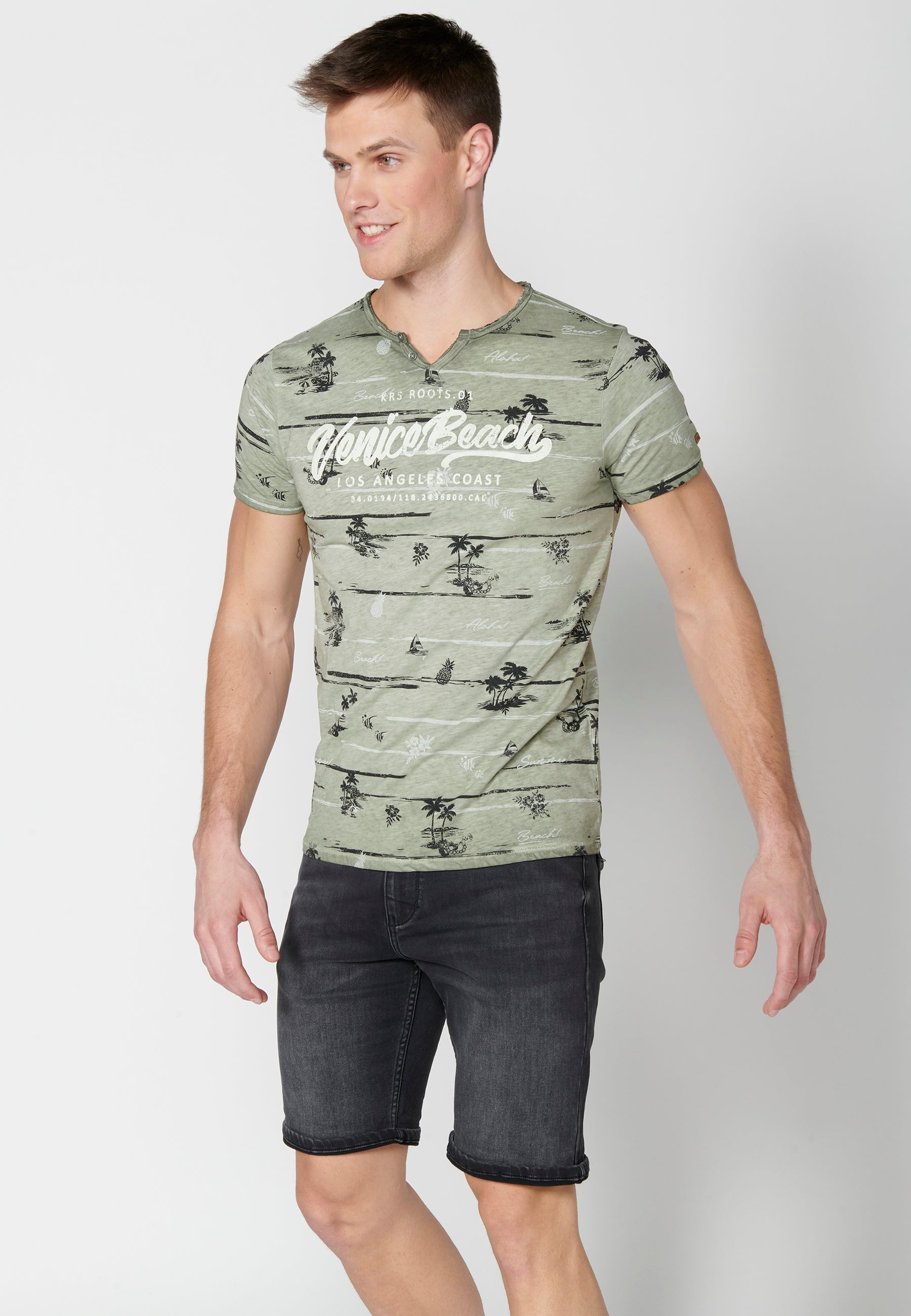 Camiseta Hombre Manga Corta Cuello Redondo Estampado Tropical – Koroshi Kaki