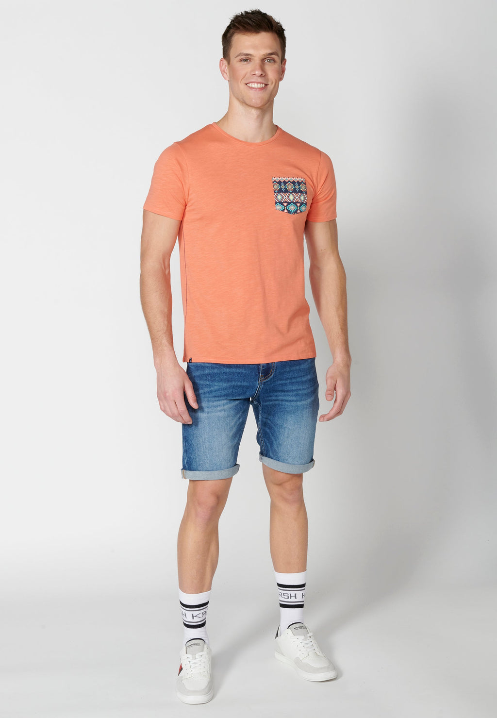 Camiseta Hombre Manga Corta Cuello Redondo Bolsillo Estampado – Koroshi 2311MC46
