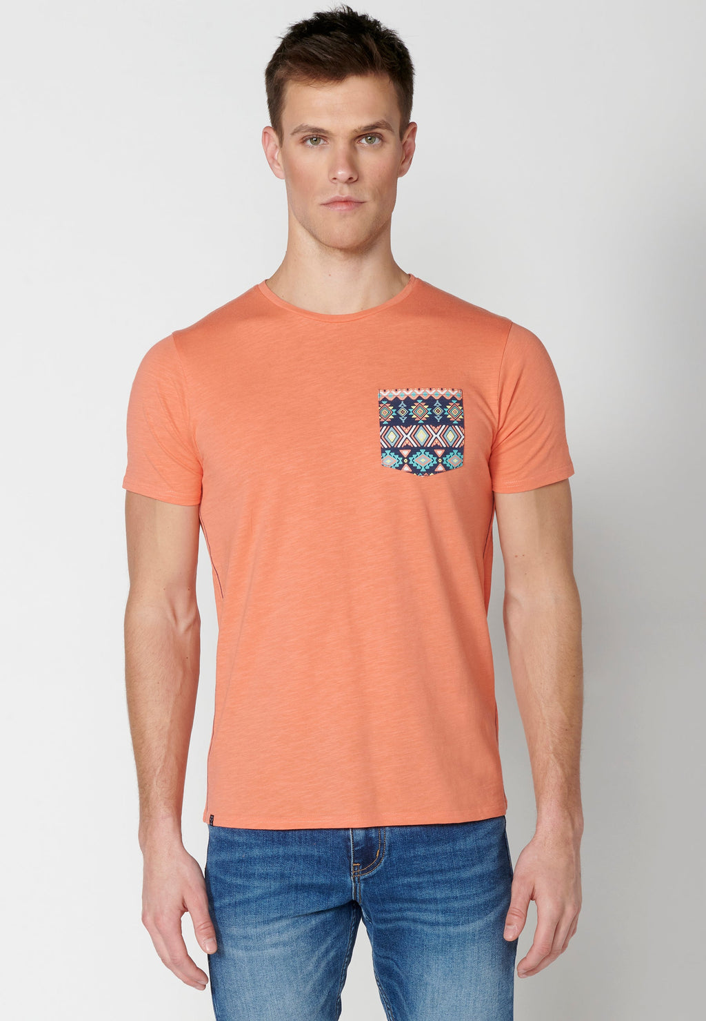 Camiseta Hombre Manga Corta Cuello Redondo Bolsillo Estampado – Koroshi 2311MC46