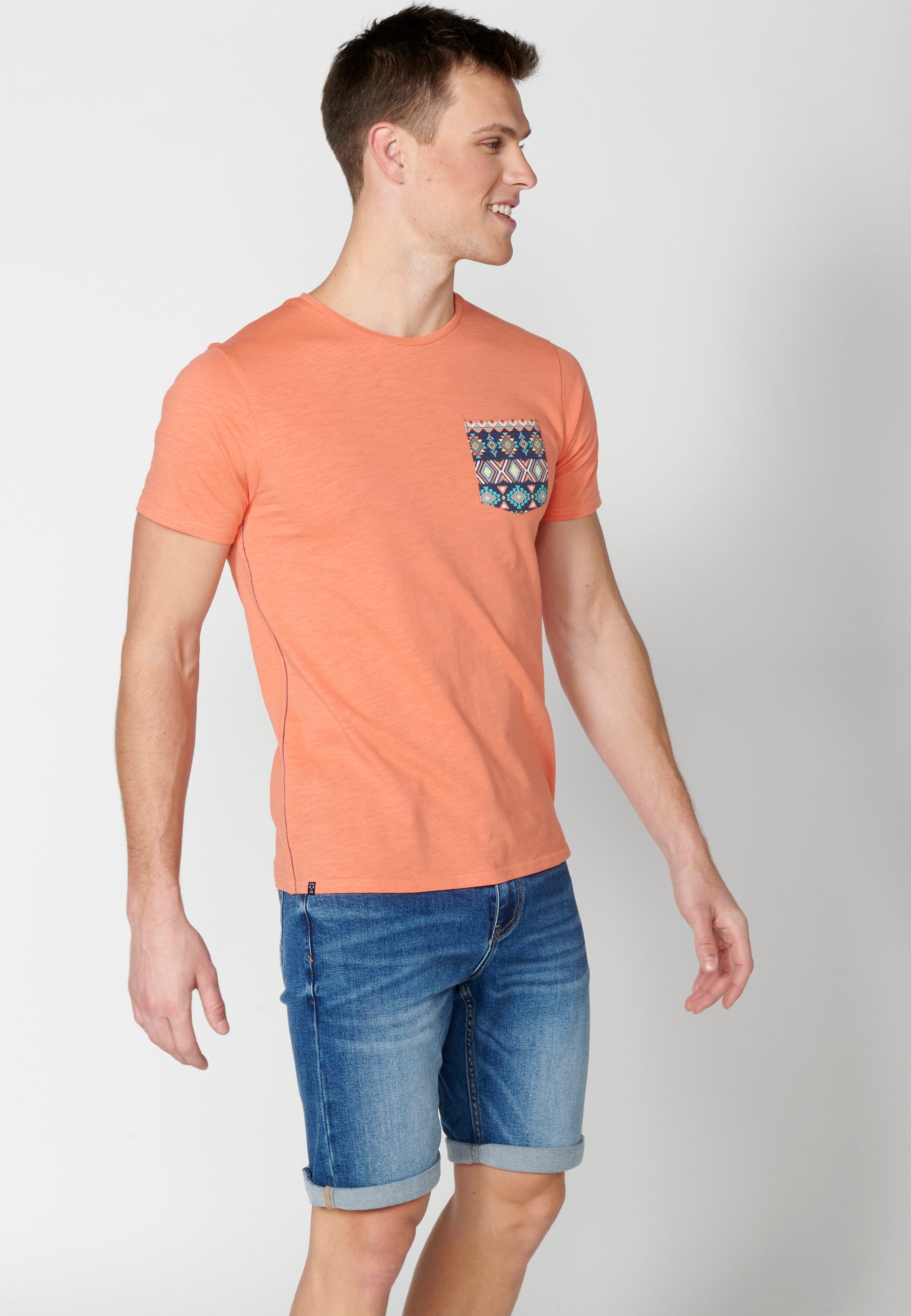 Camiseta Hombre Manga Corta Cuello Redondo Bolsillo Estampado – Koroshi 2311MC46
