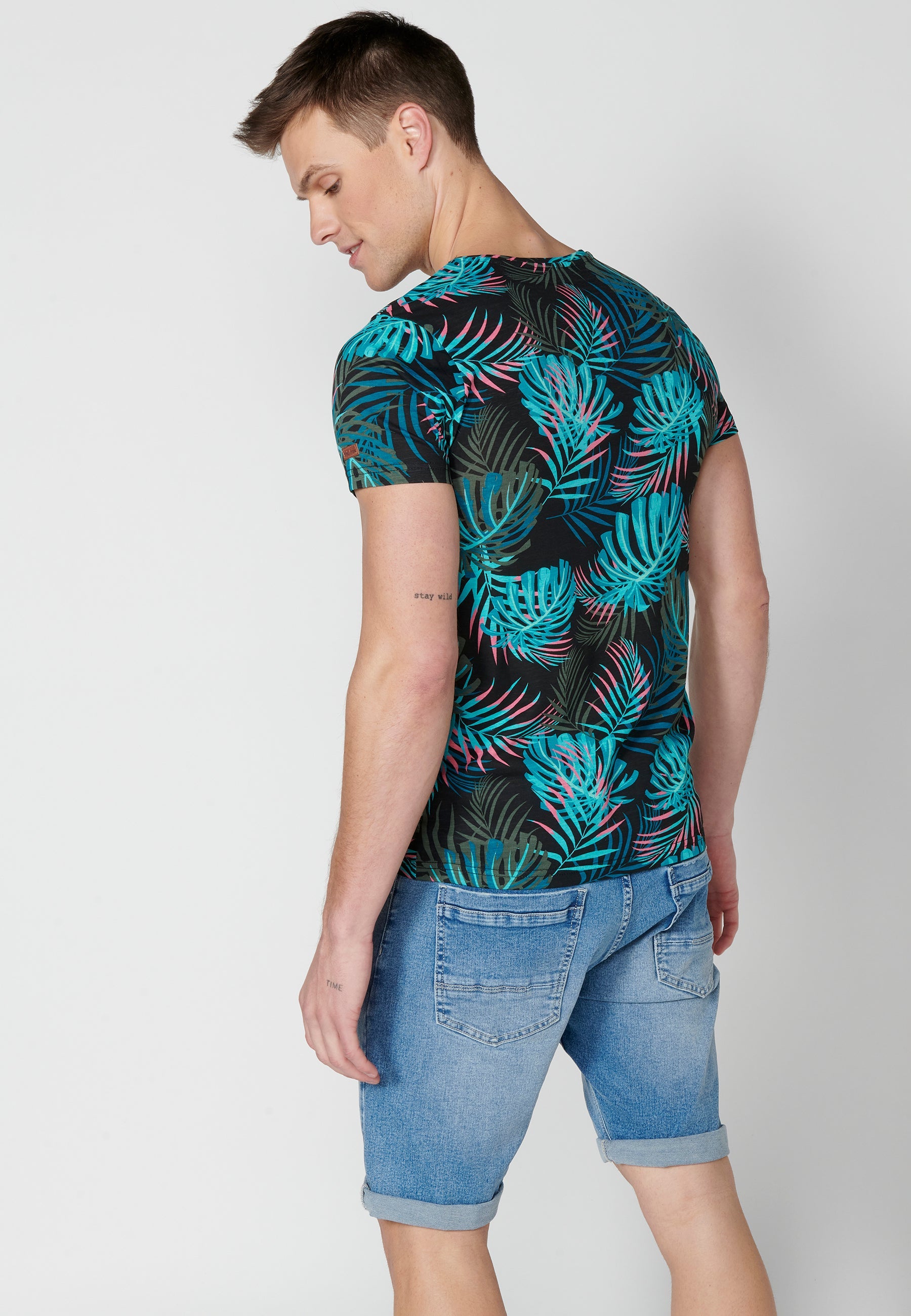 Camiseta Hombre Manga Corta Cuello Redondo Estampado Tropical – Koroshi 2311MC55