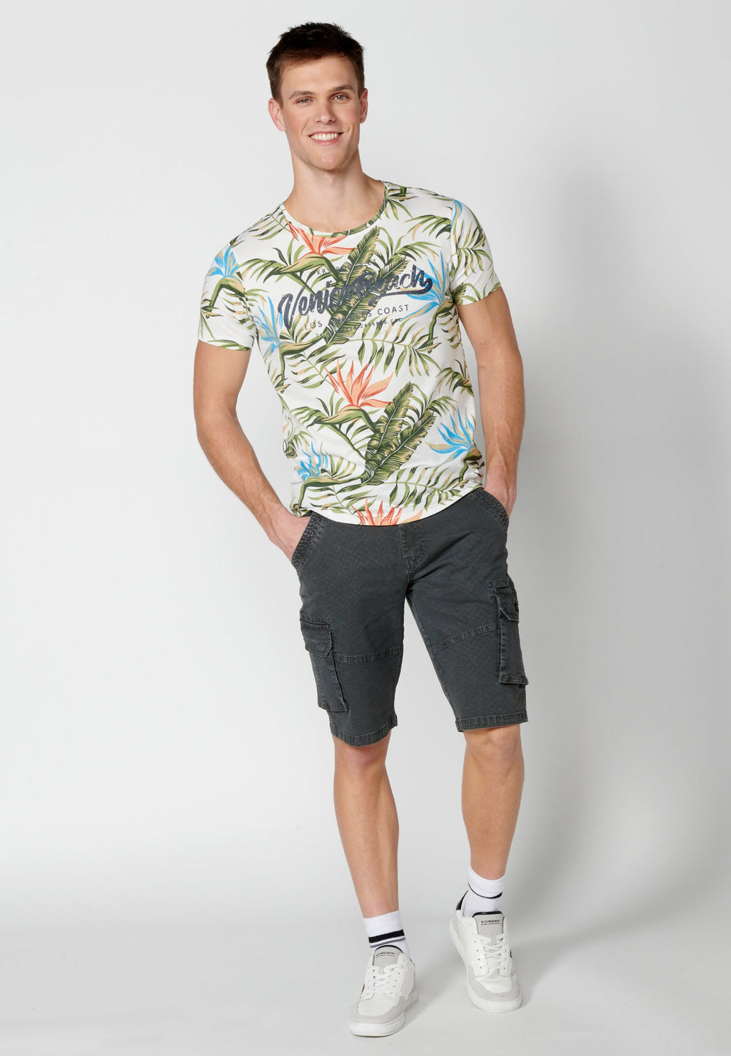 Camiseta Hombre Manga Corta Cuello Redondo Estampado Tropical – Koroshi 2311MC57