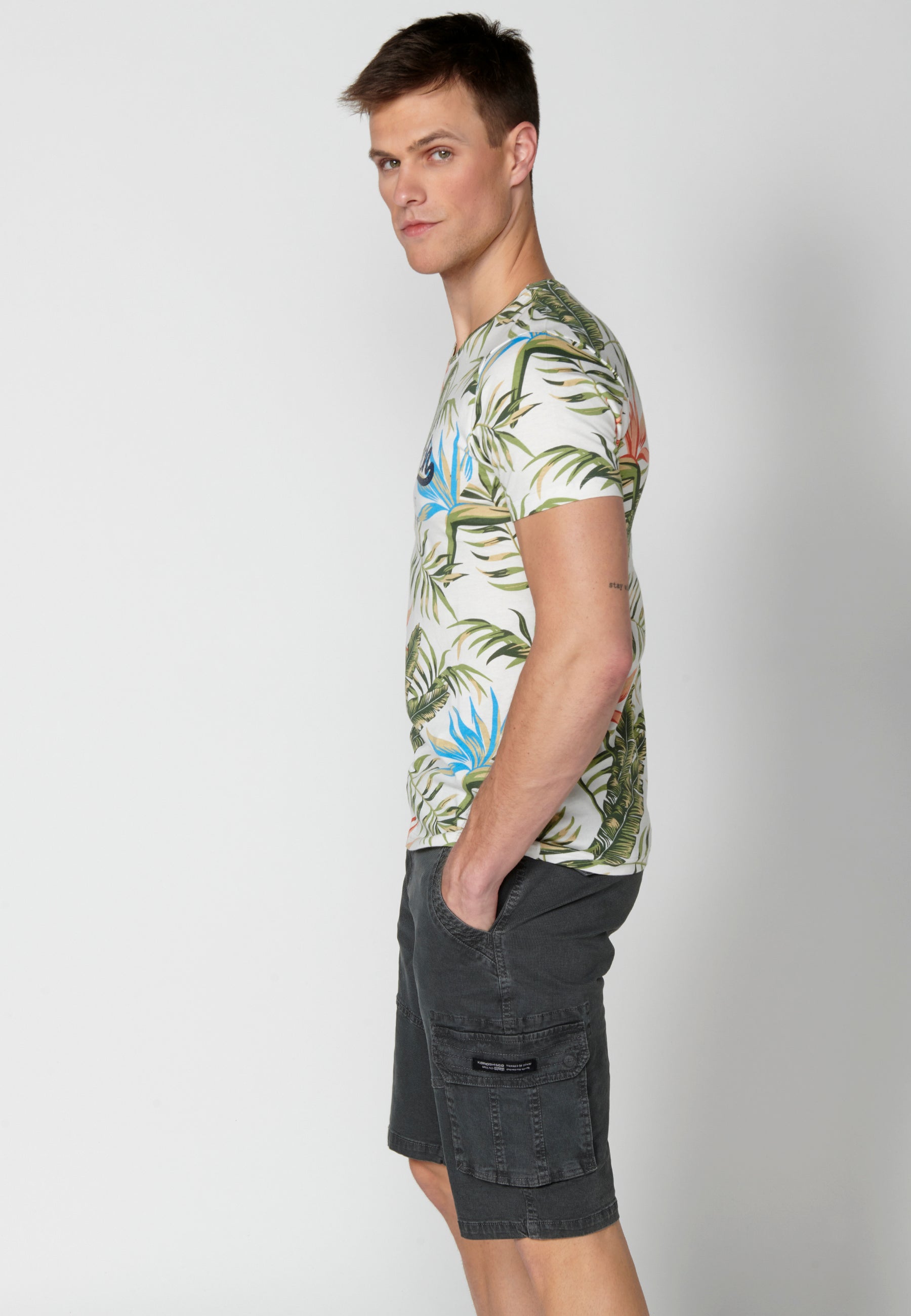 Camiseta Hombre Manga Corta Cuello Redondo Estampado Tropical – Koroshi 2311MC57