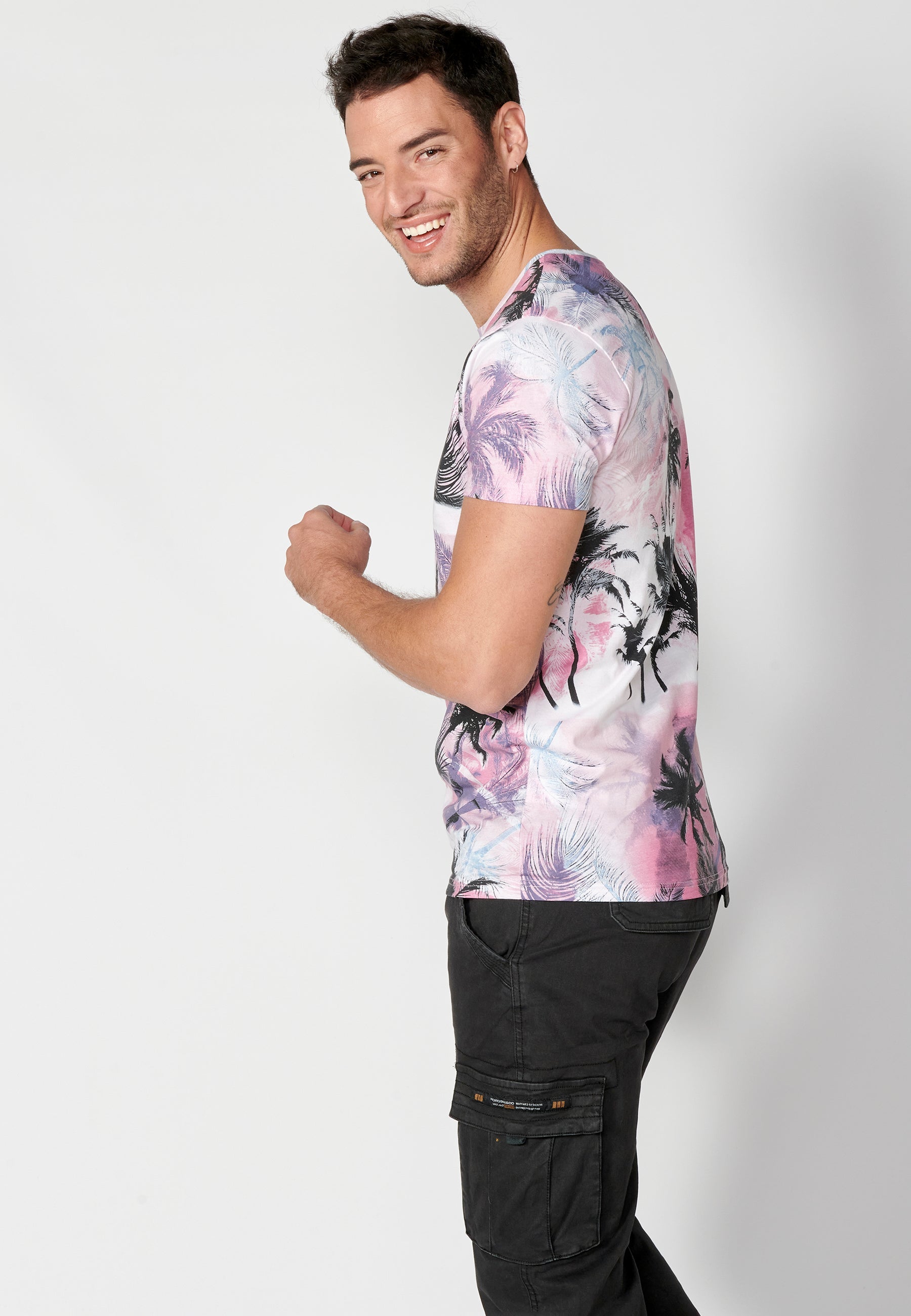 Camiseta Hombre Manga Corta Cuello Redondo Estampado Tropical – Koroshi Rosa