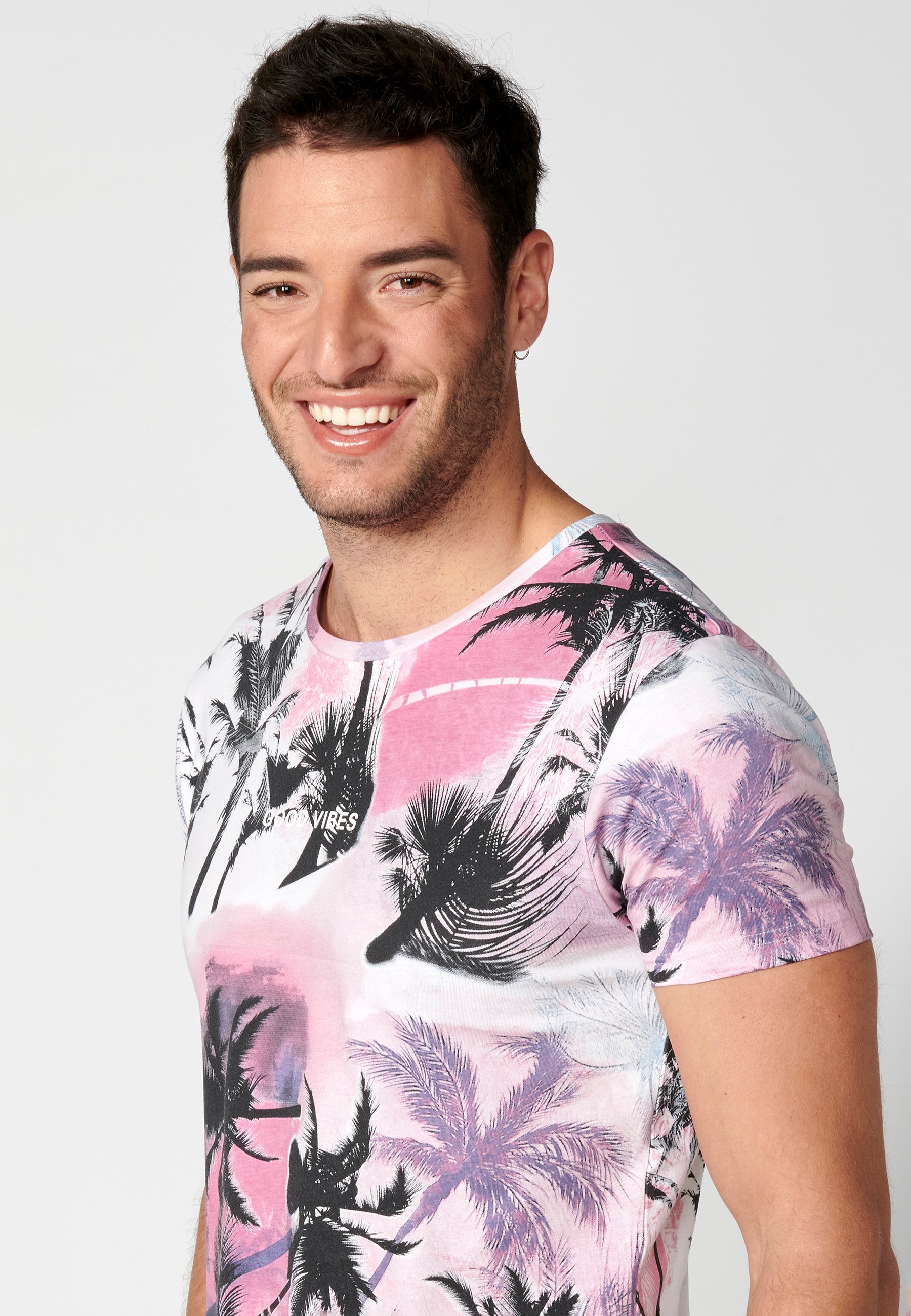 Camiseta Hombre Manga Corta Cuello Redondo Estampado Tropical – Koroshi Rosa
