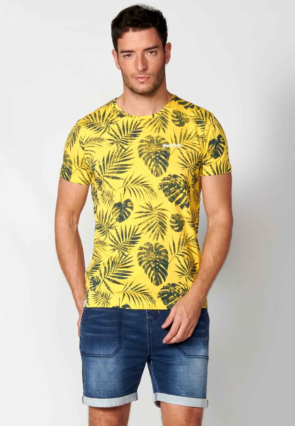 Camiseta Hombre Manga Corta Cuello Redondo Estampado Tropical – Koroshi 2311MC59