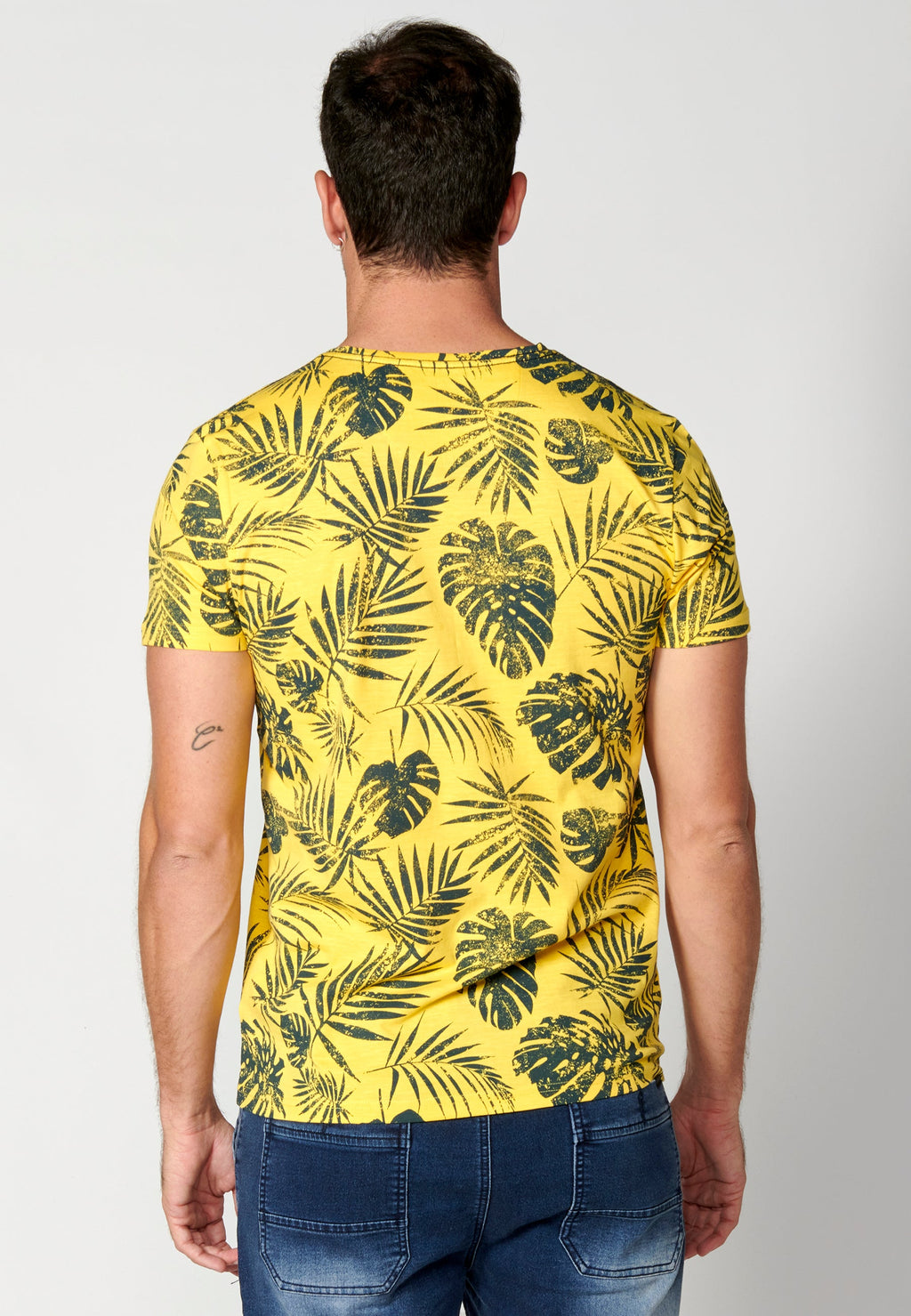 Camiseta Hombre Manga Corta Cuello Redondo Estampado Tropical – Koroshi 2311MC59