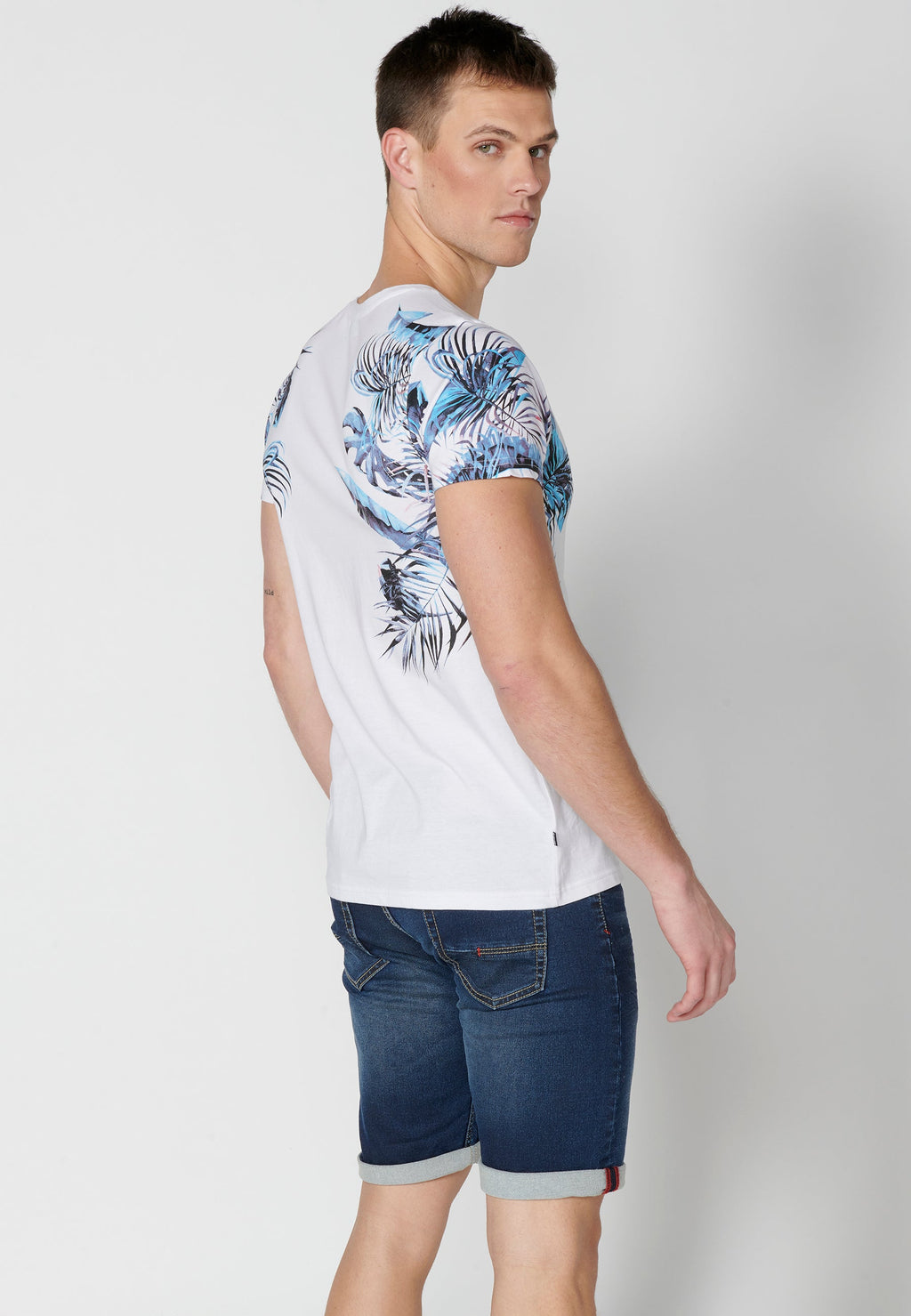 Camiseta Hombre Manga Corta Cuello Redondo Estampado Tropical – Koroshi Blanco
