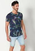 Camiseta Hombre Manga Corta Cuello Redondo Estampado Tropical – Koroshi Negro