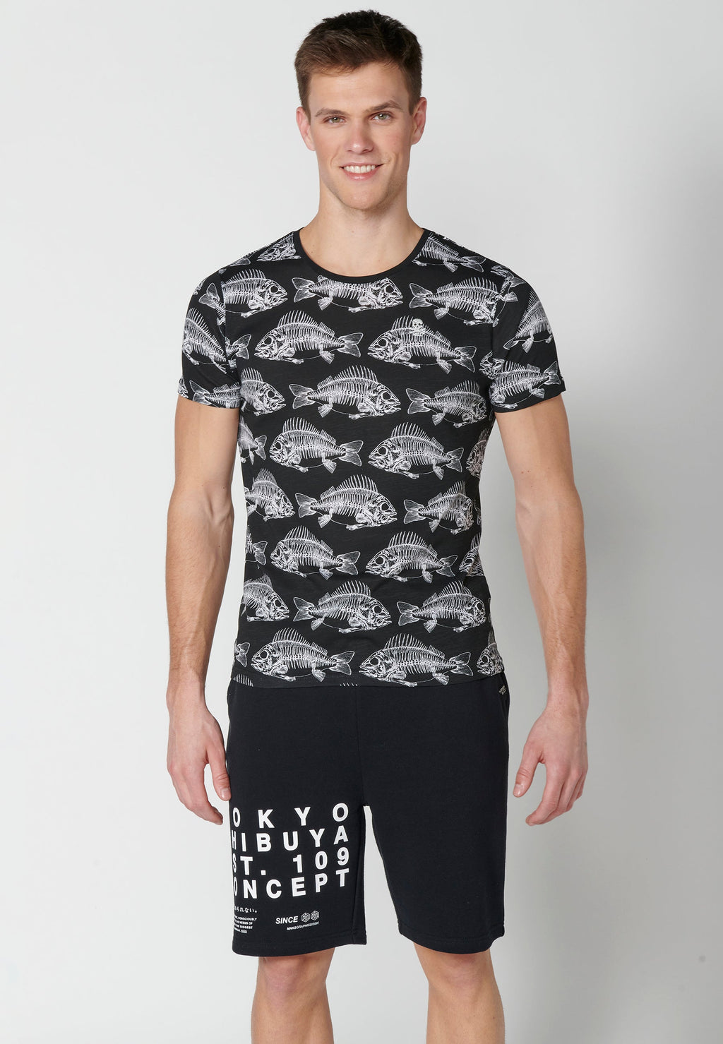 Camiseta Hombre Manga Corta Cuello Redondo Estampada – Koroshi Negro